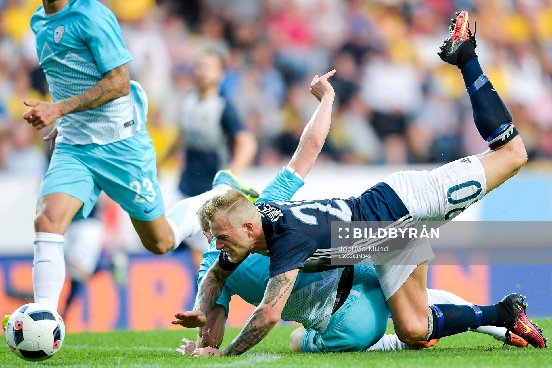 Sveriges John Guidetti  faller i straffområdet