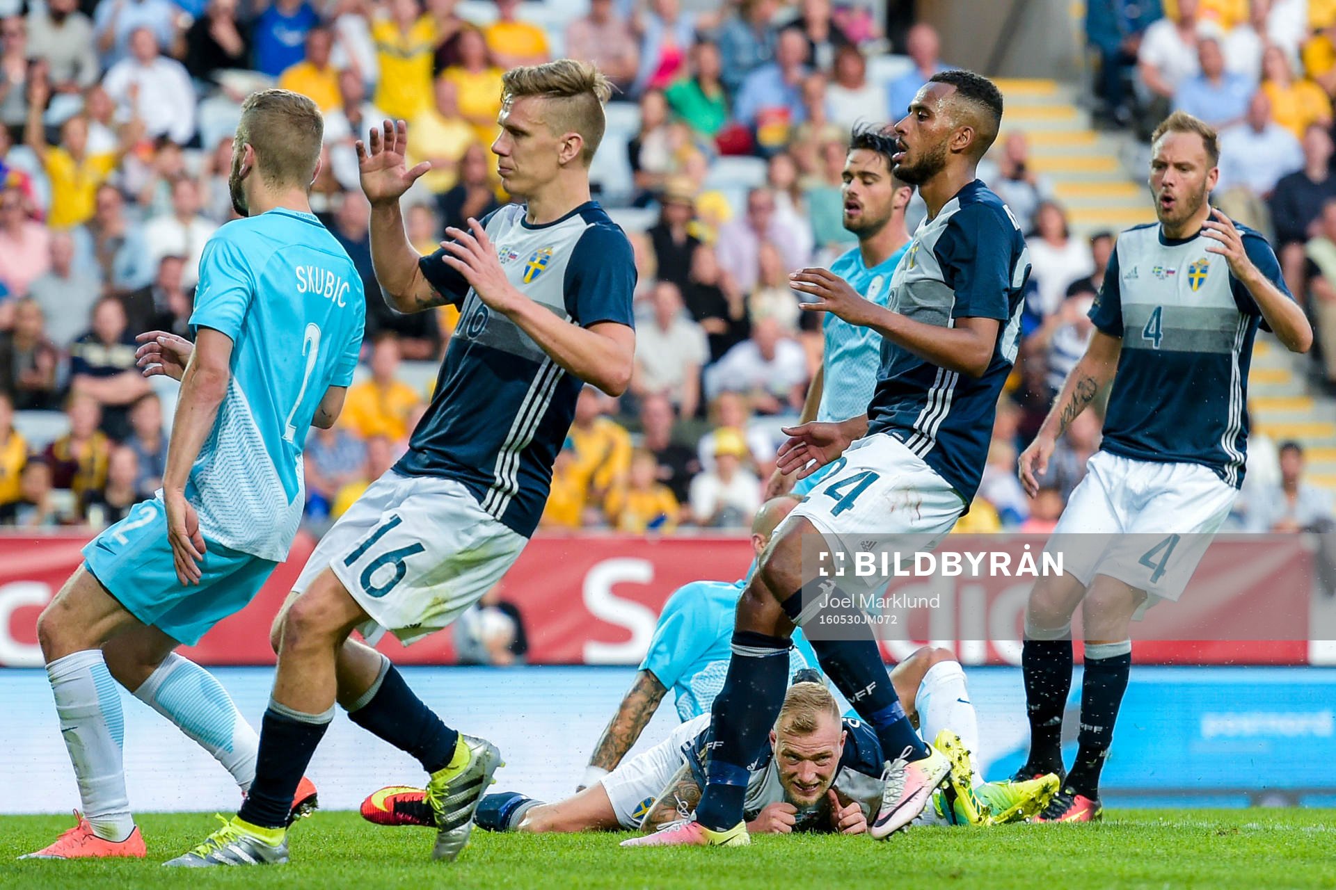 Sveriges  Pontus Wernbloom , Isaac Kiese Thelin , John