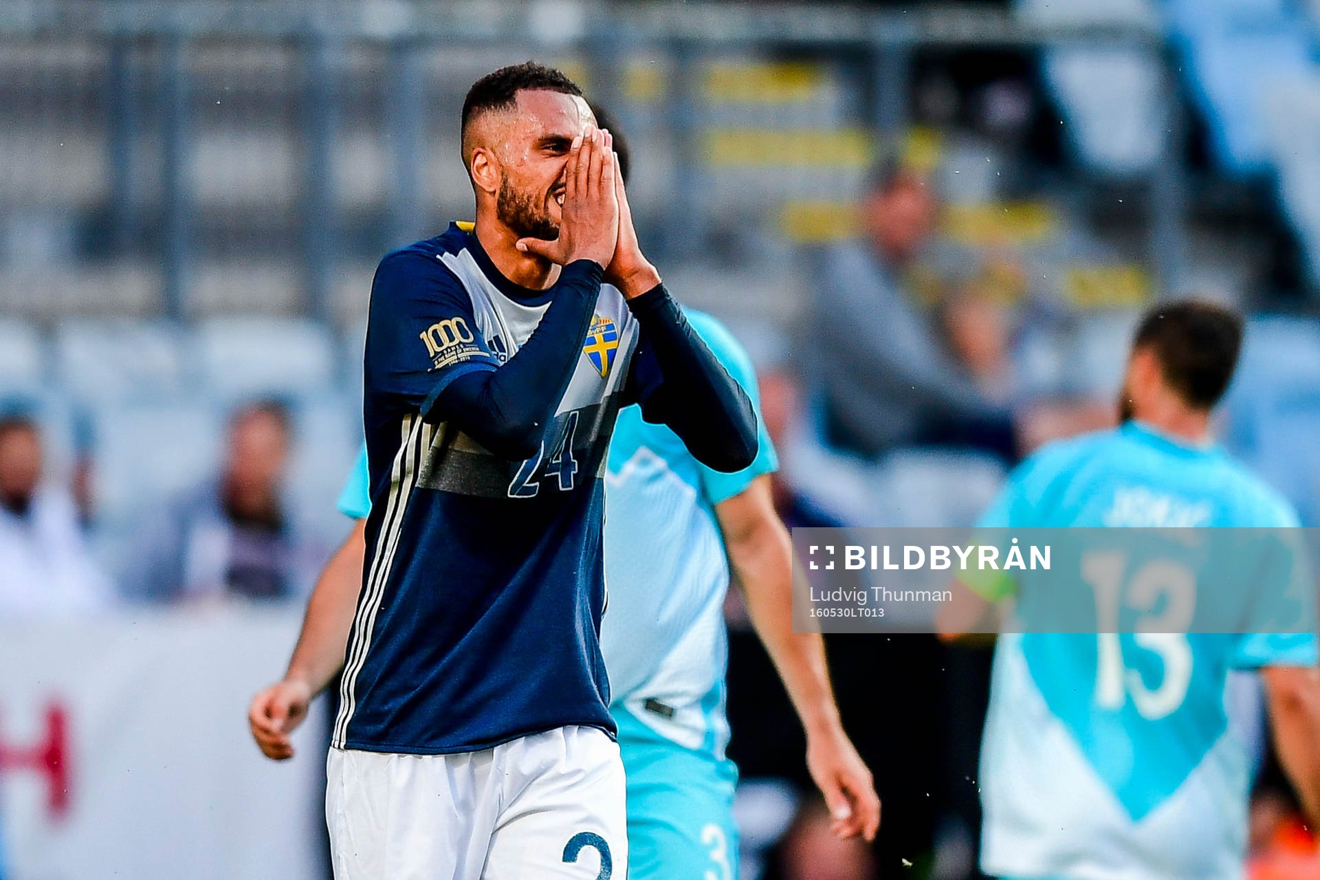 Sveriges Isaac Kiese Thelin deppar