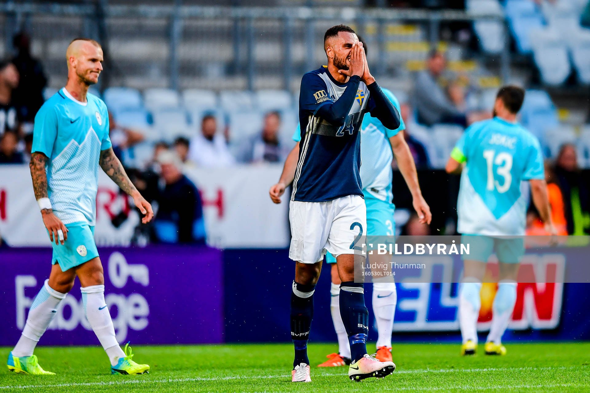 Sveriges Isaac Kiese Thelin deppar