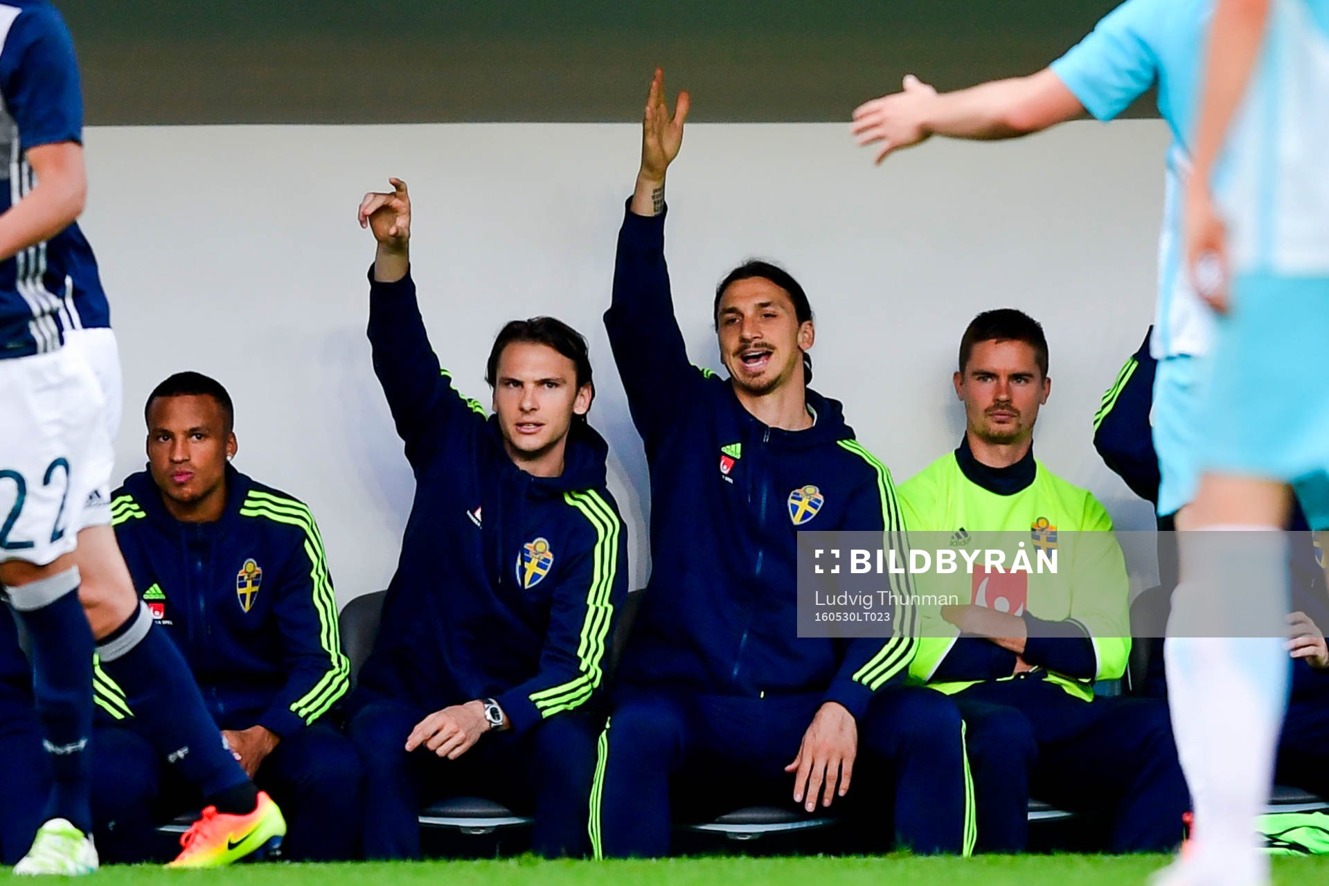 Sveriges Albin Ekdal och Zlatan Ibrahimovic reagerar på