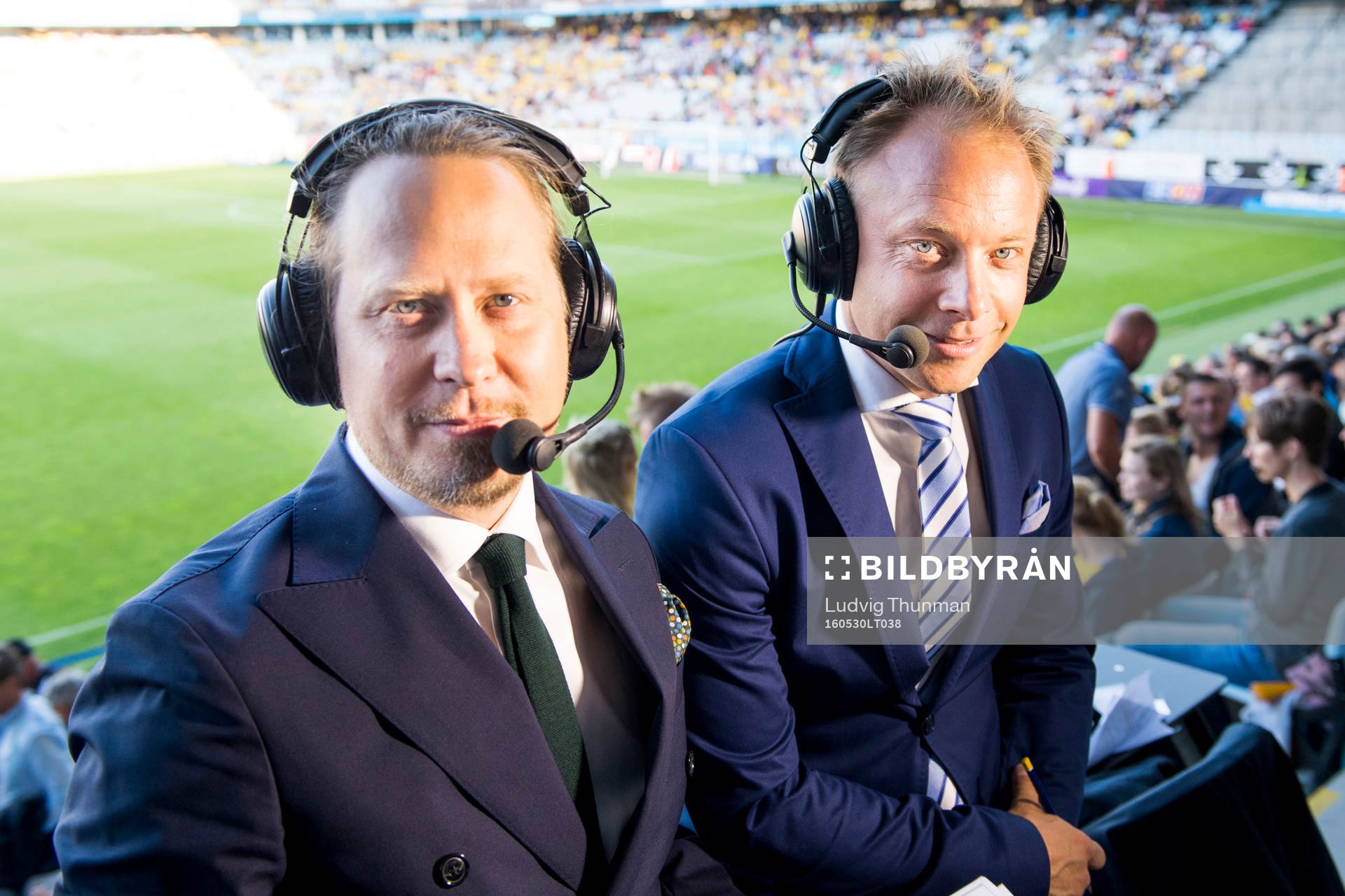 TV4s kommentatorer Jesper Hussfelt och Anders Andersson under fotbollslandskampen mellan Sverige och Slovenien den 30 maj 2016 i Malmö.