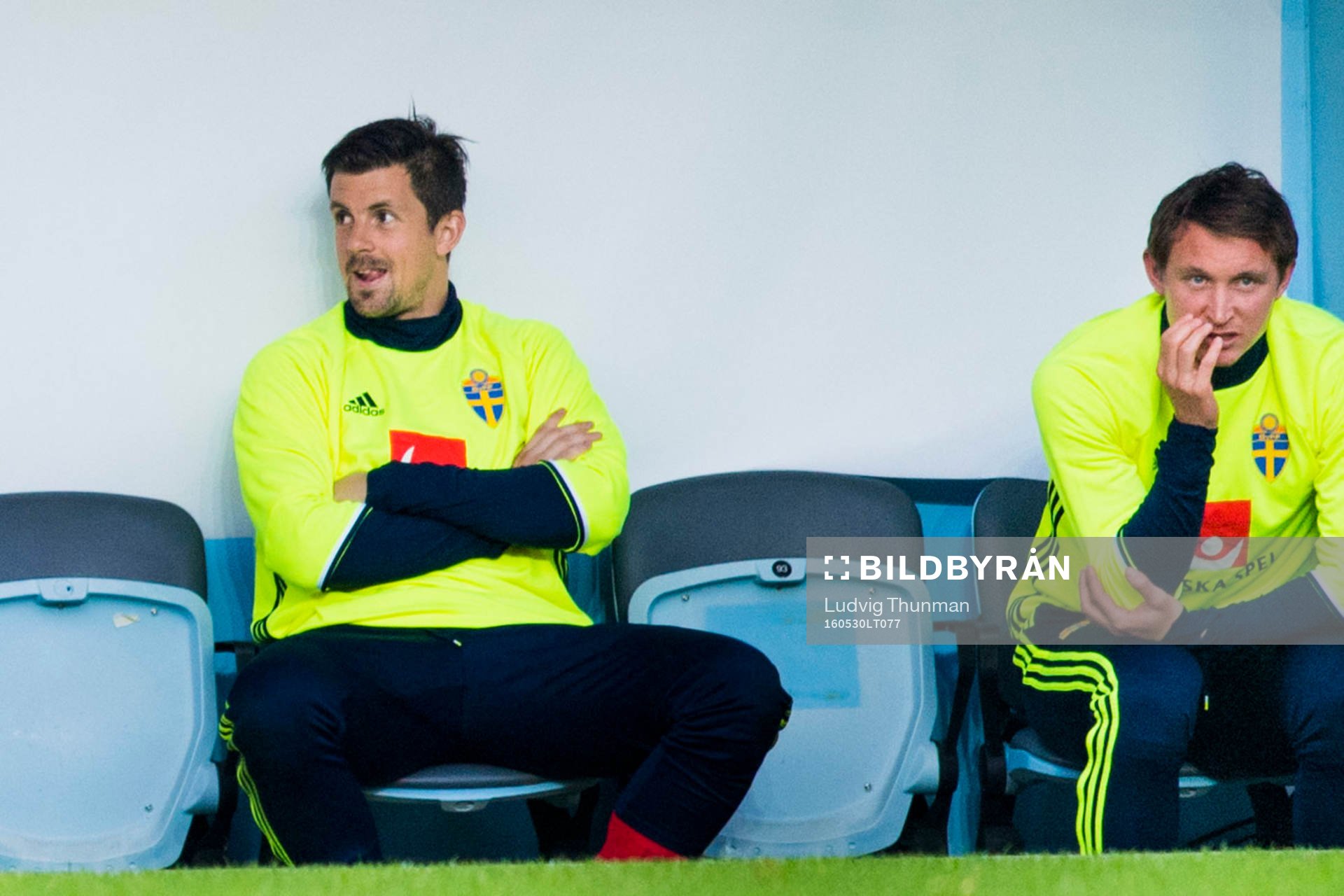 Sveriges målvakt Johannes Hopf och Kim Källström under fotbollslandskampen mellan Sverige och Slovenien den 30 maj 2016 i Malmö.