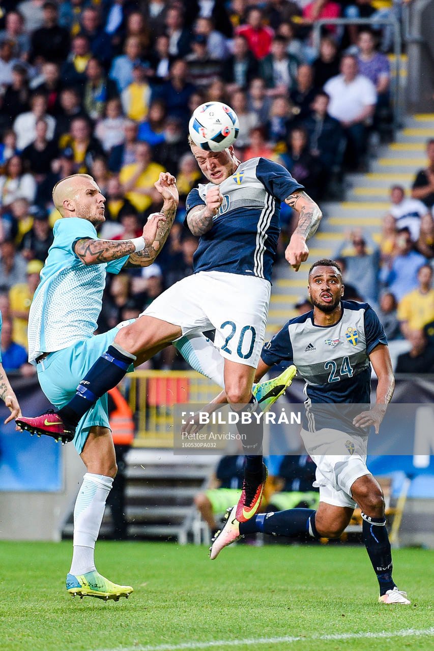 Sveriges John Guidetti  med målchans