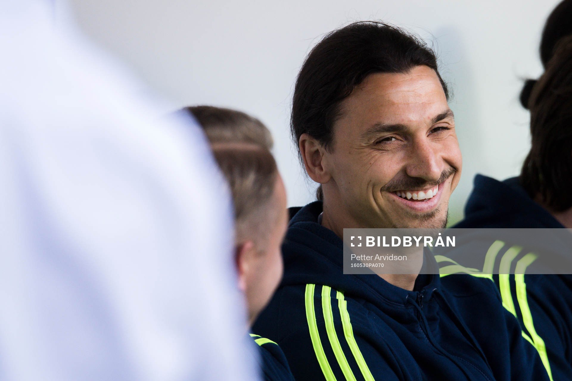 Sveriges Zlatan Ibrahimovic på bänken