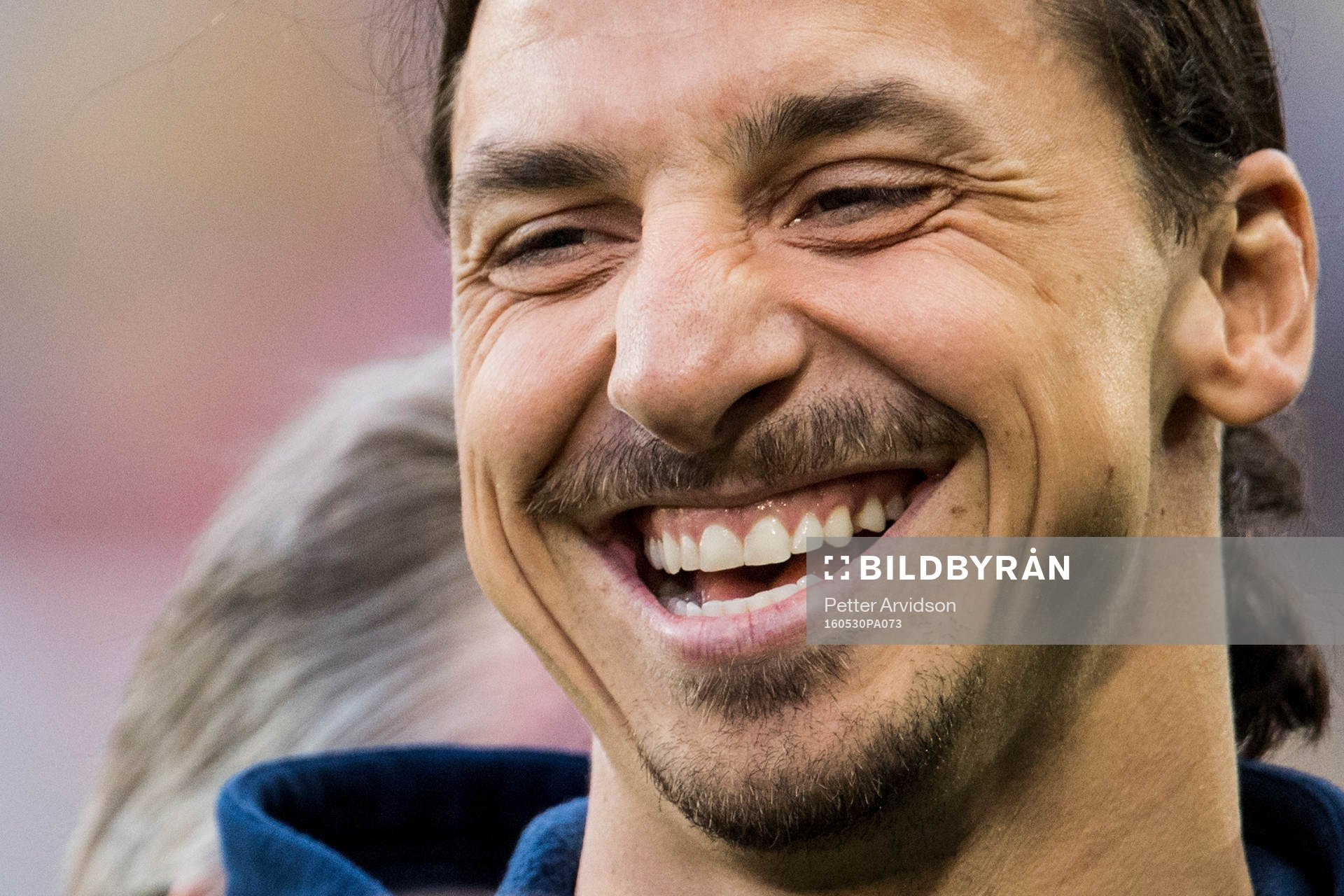 Sveriges Zlatan Ibrahimovic skrattar