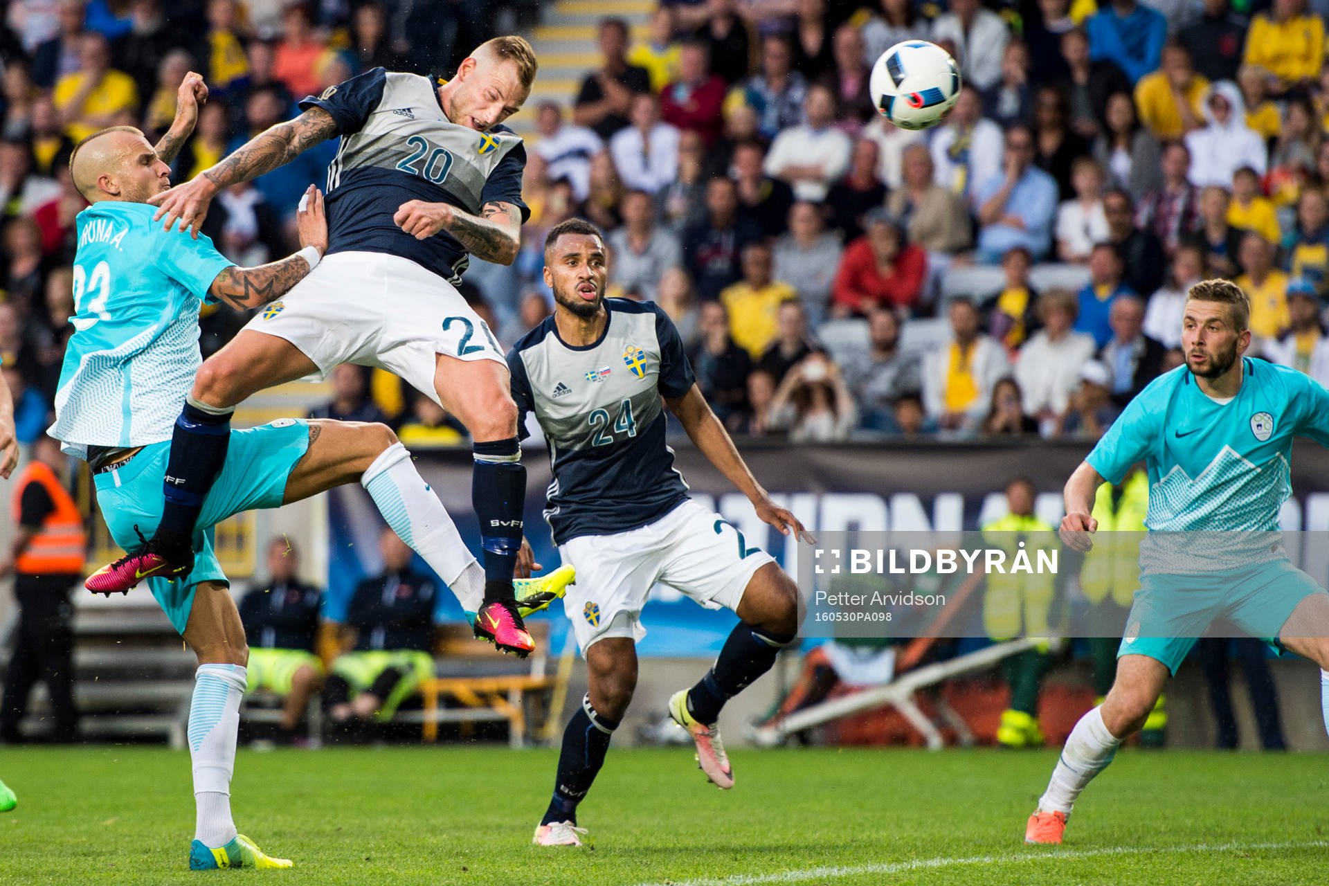 Sveriges John Guidetti med nickchans