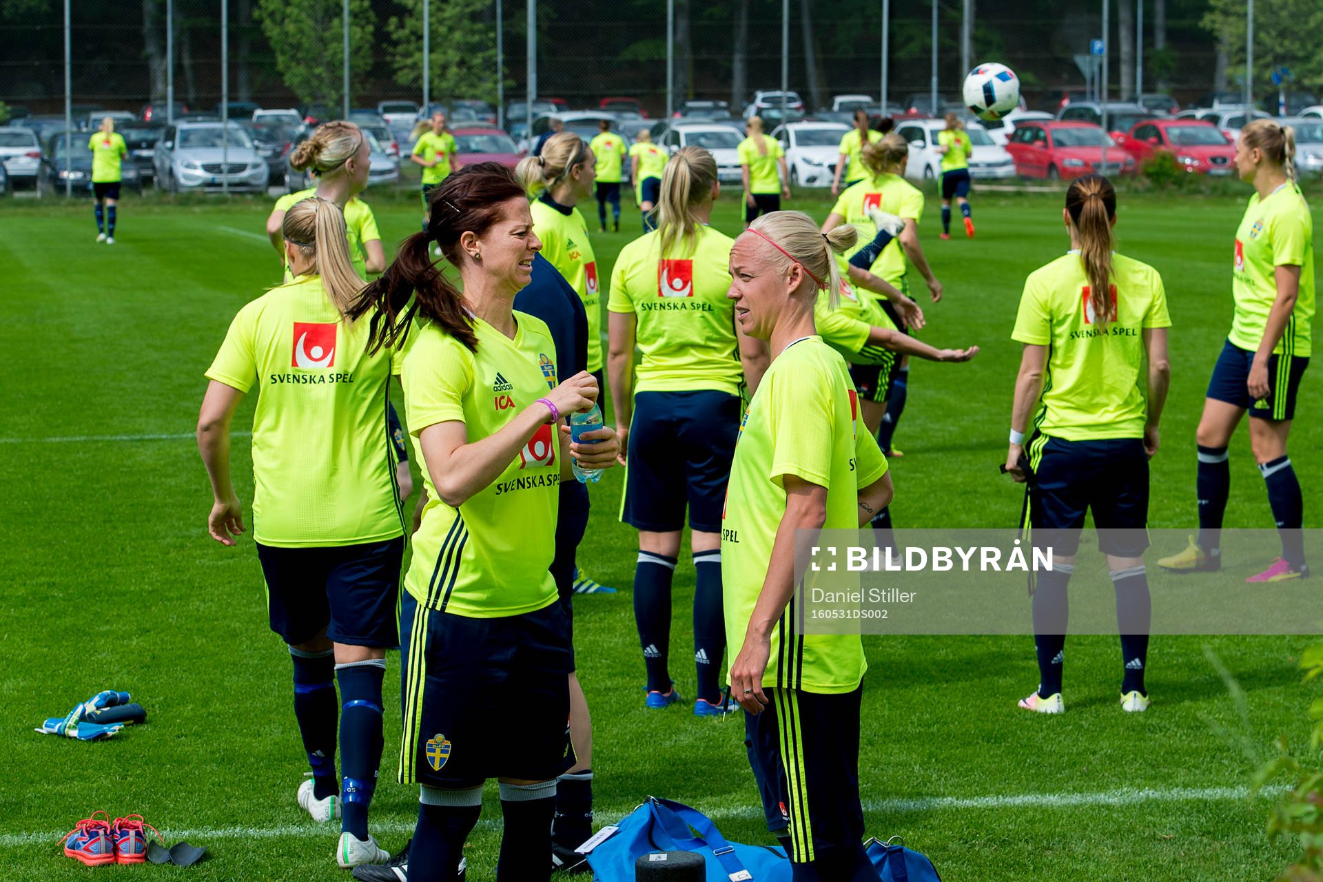 Sveriges Lotta Schelin och Caroline Seger