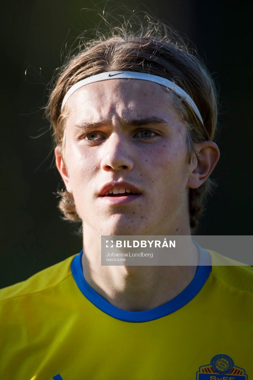 Sveriges Viktor Gyökeres under  P18-landskampen i fotboll mellan Sverige och Ungern den 31 maj 2016 i Skutskär. 