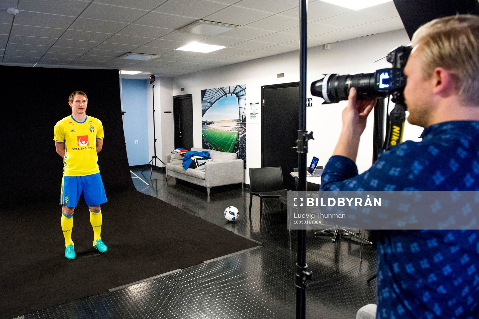 Sveriges Kim Källström fotograferas av Joel Marklund