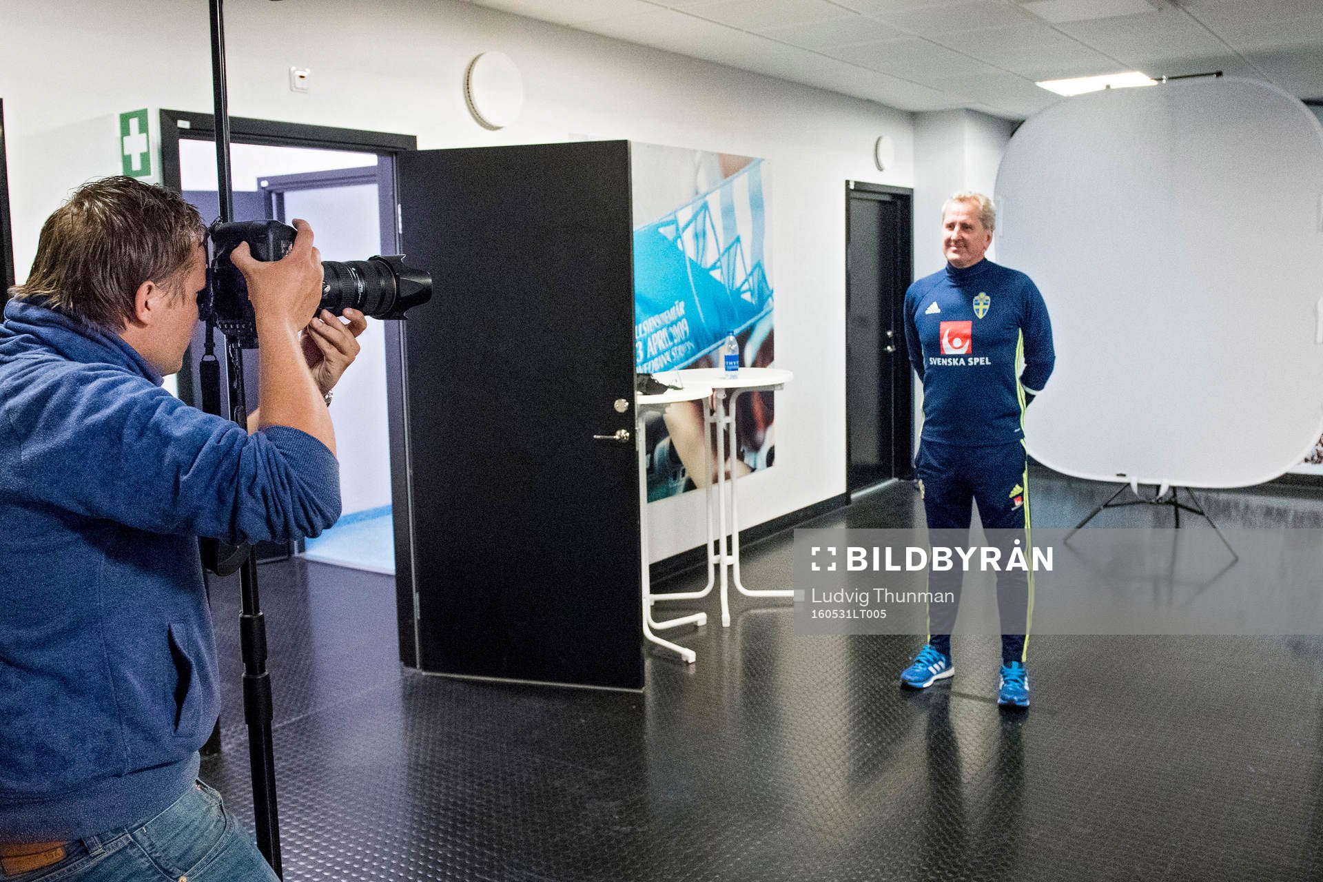 Sveriges förbundskapten Erik Hamrén fotograferas av