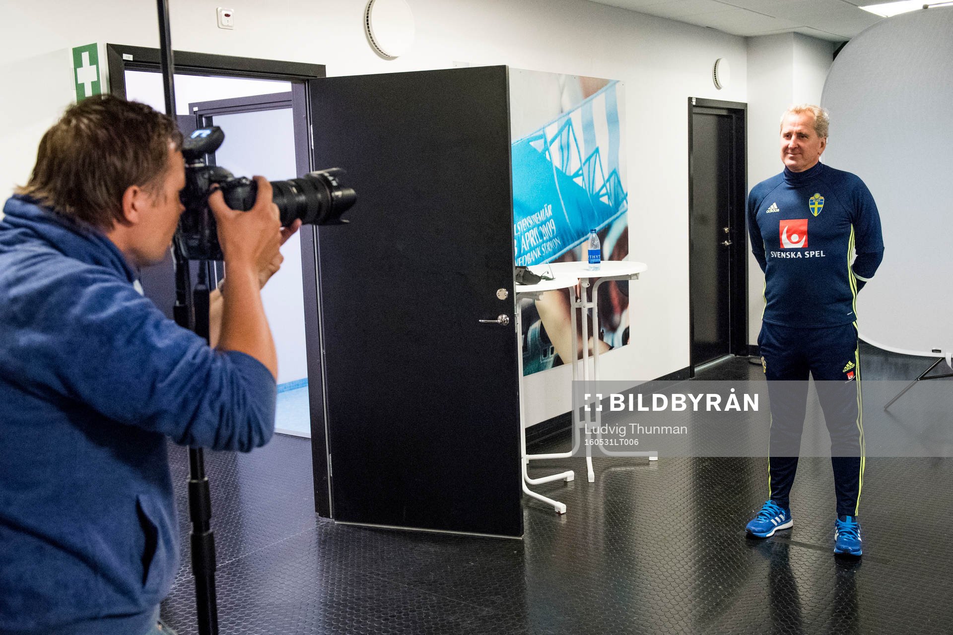 Sveriges förbundskapten Erik Hamrén fotograferas av