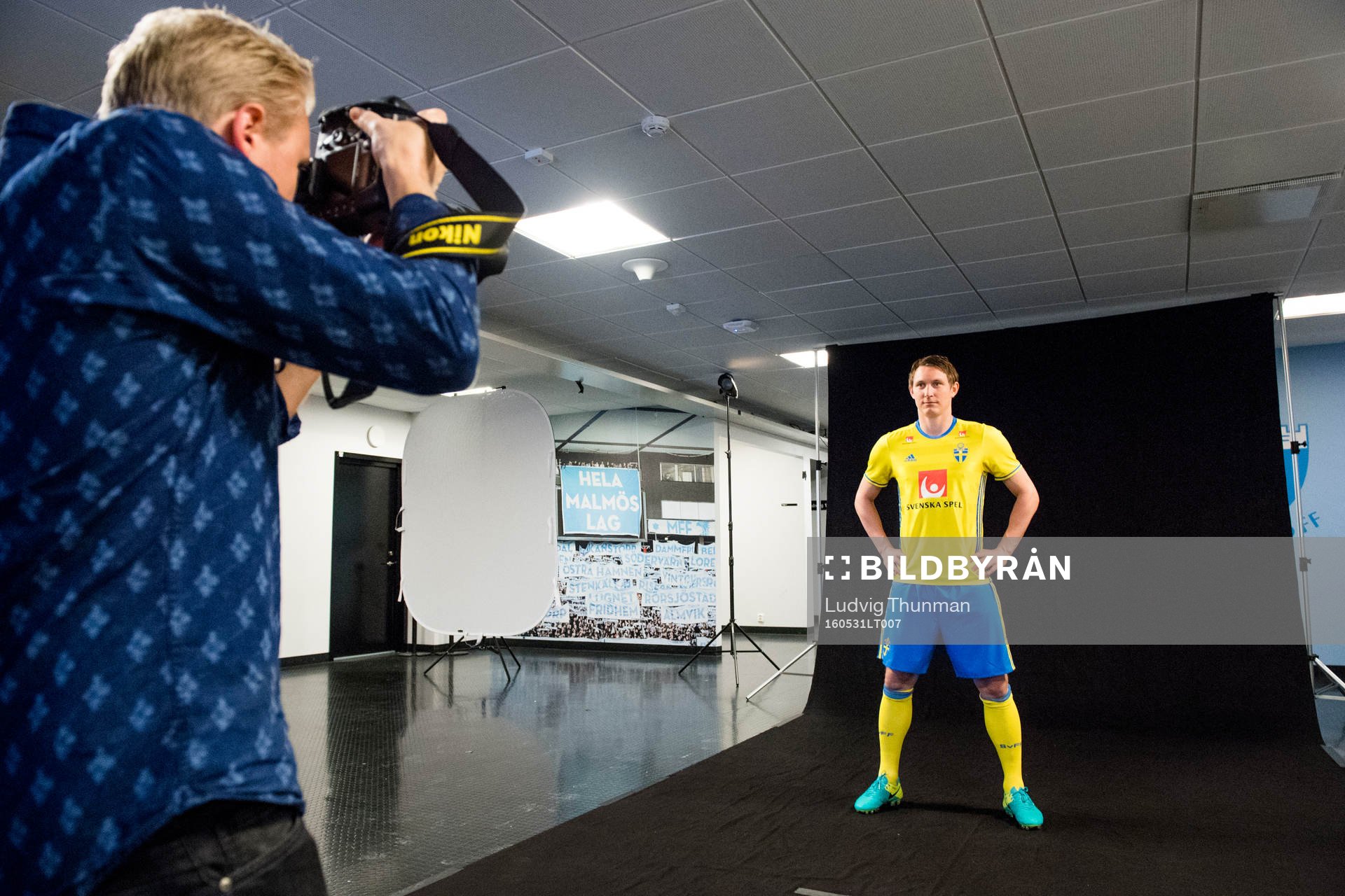 Sveriges Kim Källström fotograferas av Joel Marklund