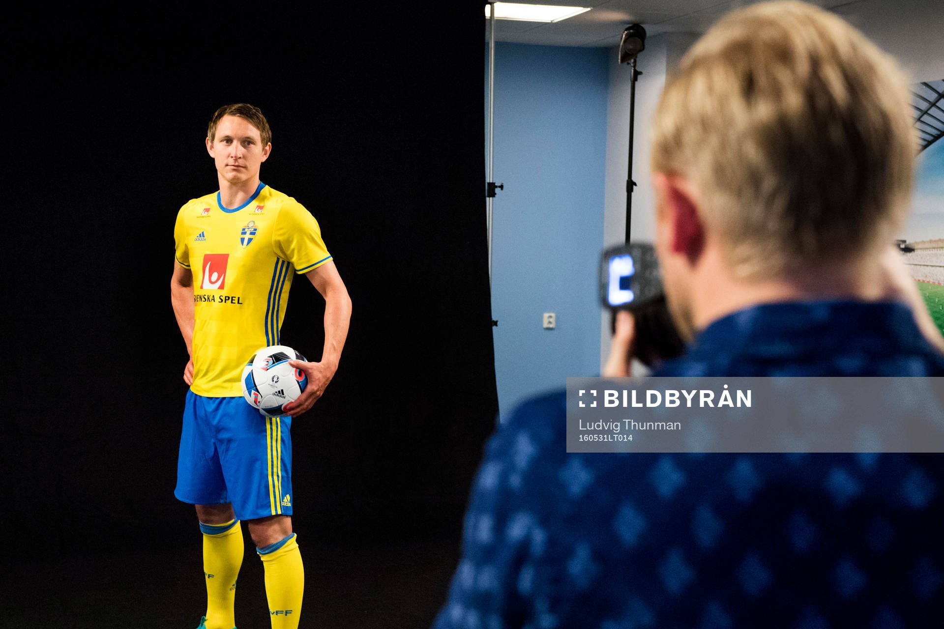 Sveriges Kim Källström fotograferas av Joel Marklund