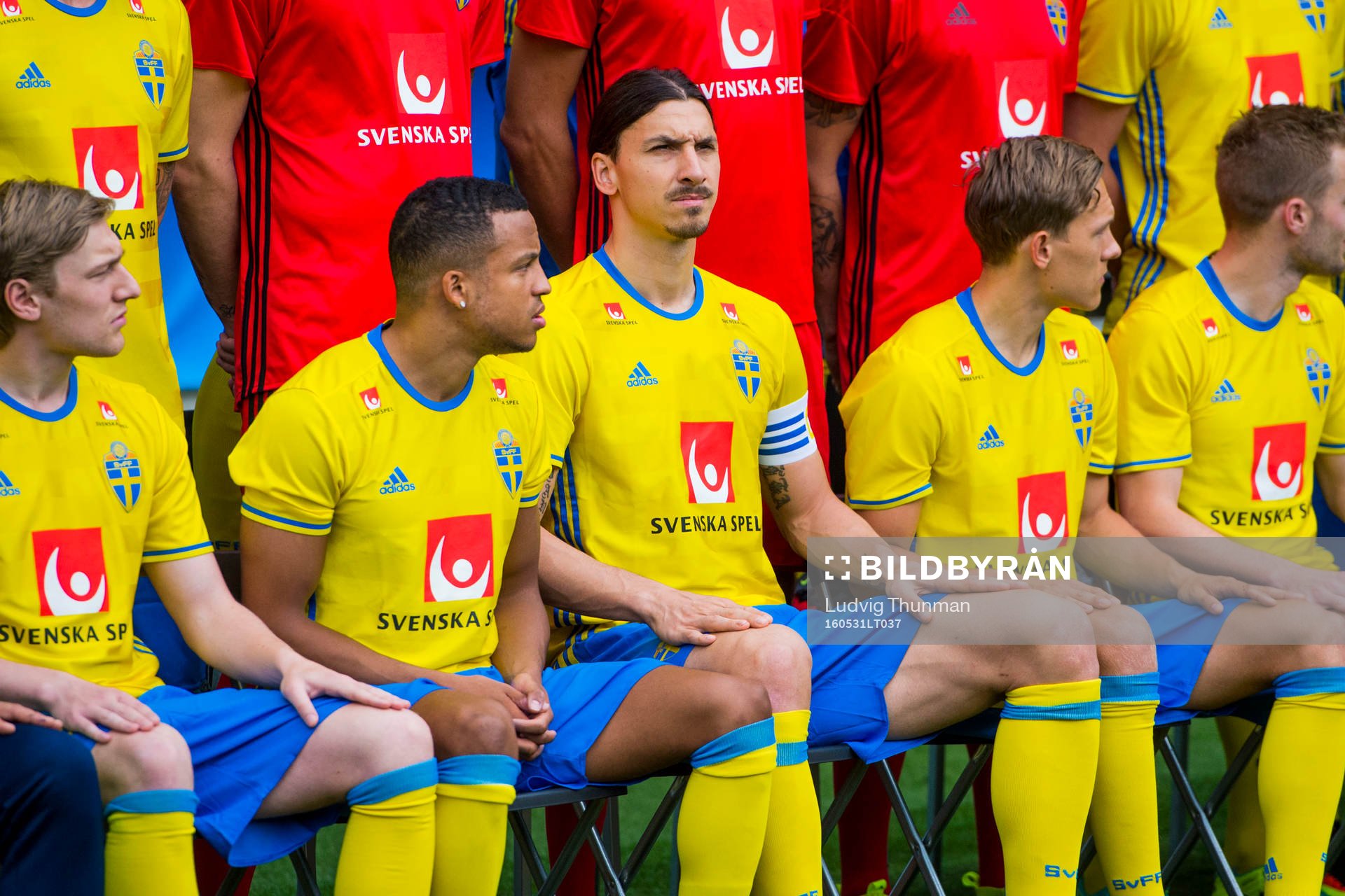 Sveriges Emil Forsberg, Martin Olsson, Zlatan Ibrahimovic och Ludwig Augustinsson under en fotografering med Svenska fotbollslandslaget den 31 maj 2016 i Malmö.