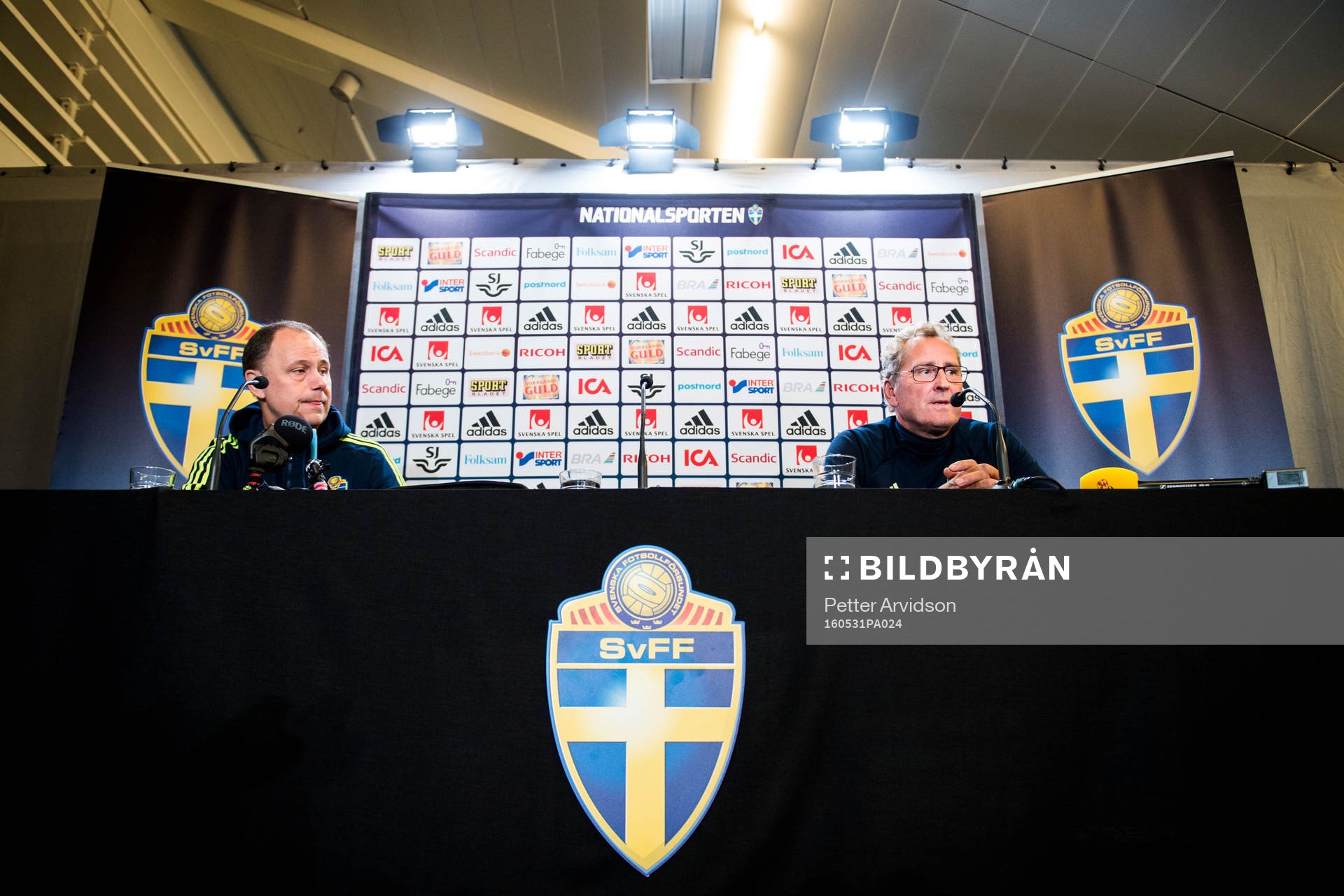 Förbundskapten Erik Hamrén och presschef Niklas Bodell
