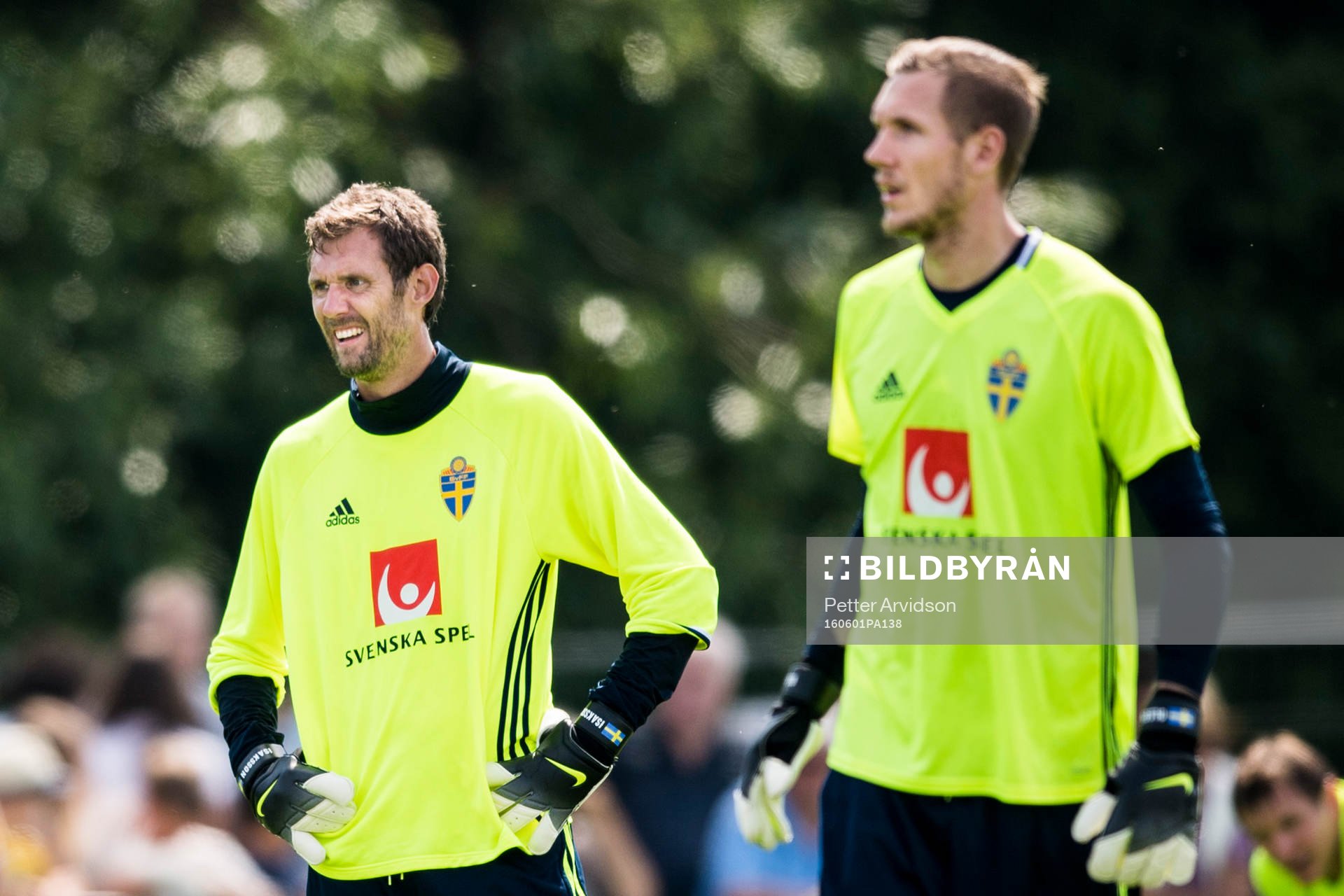 Målvakt Andreas Isaksson och målvakt Robin Olsen