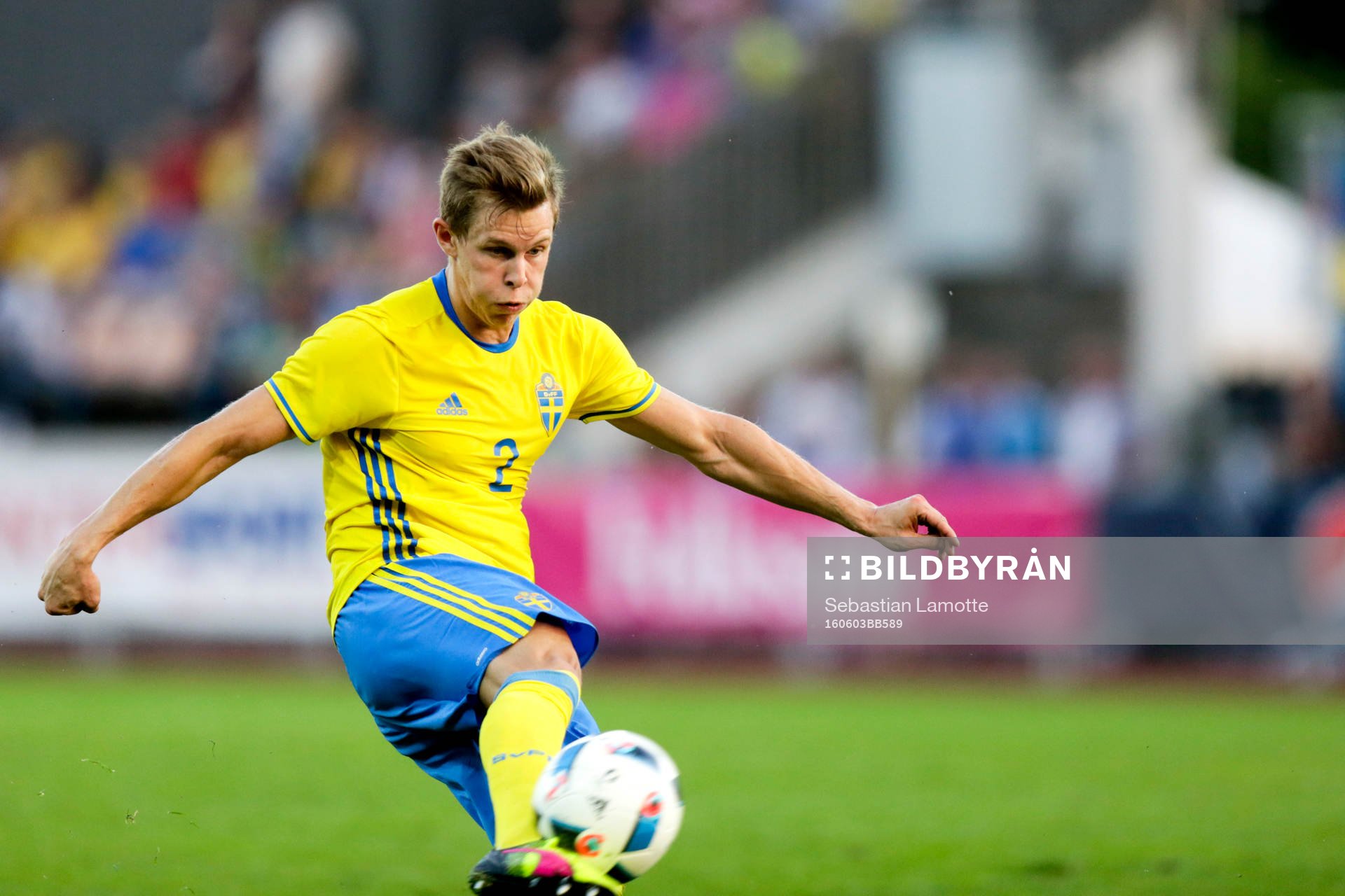 Sveriges Emil Krafth gör 2-1