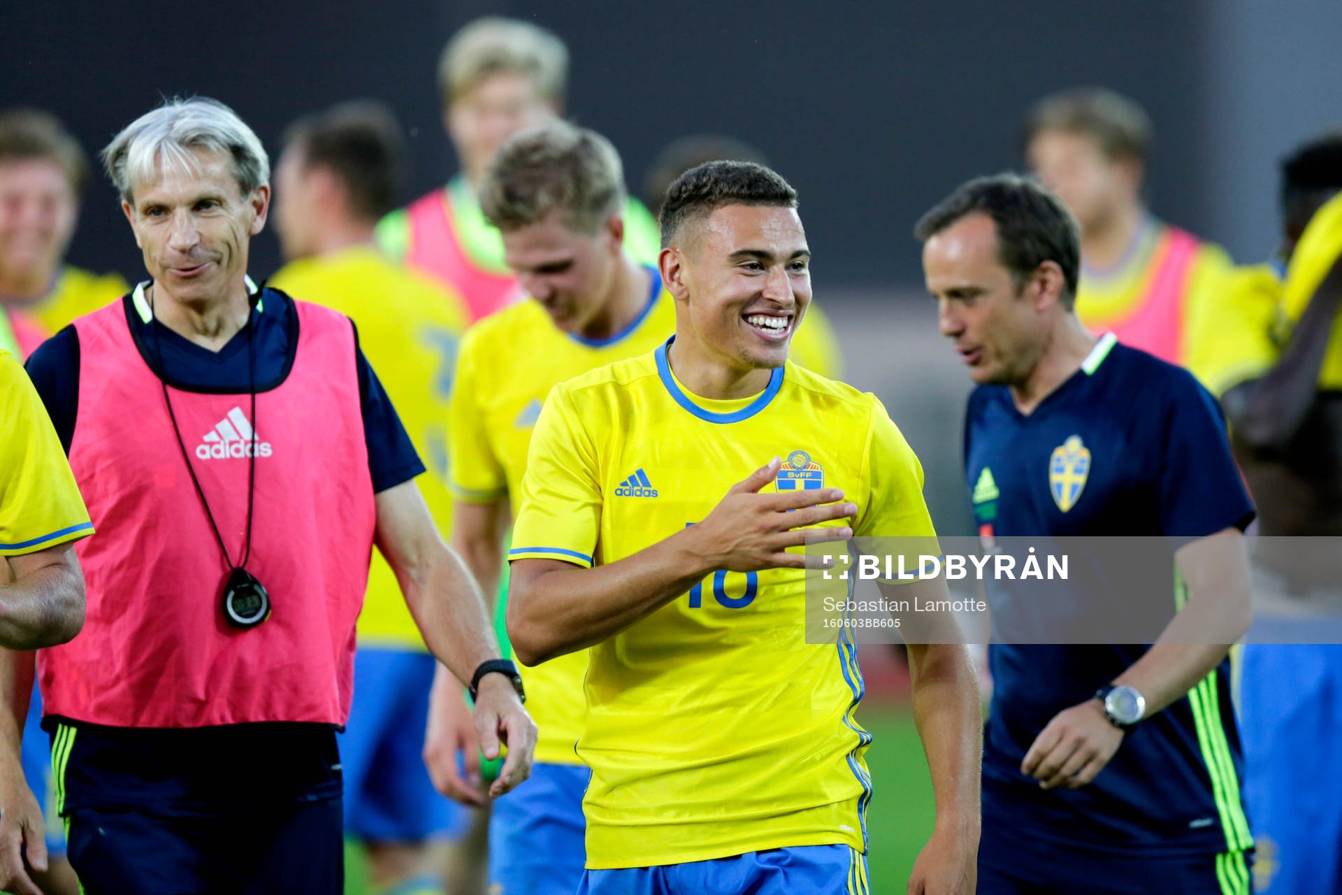 Sveriges Jordan Larsson jublar