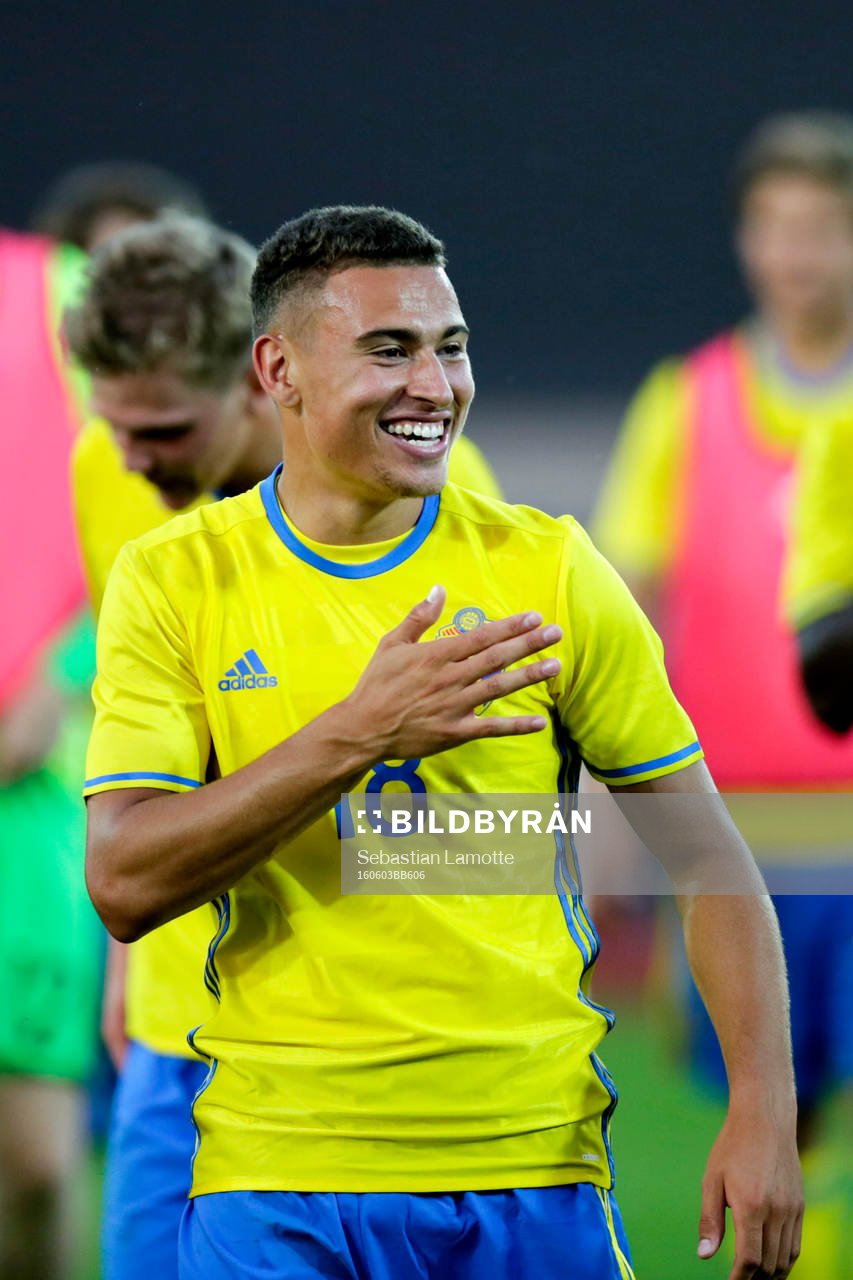 Sveriges Jordan Larsson jublar
