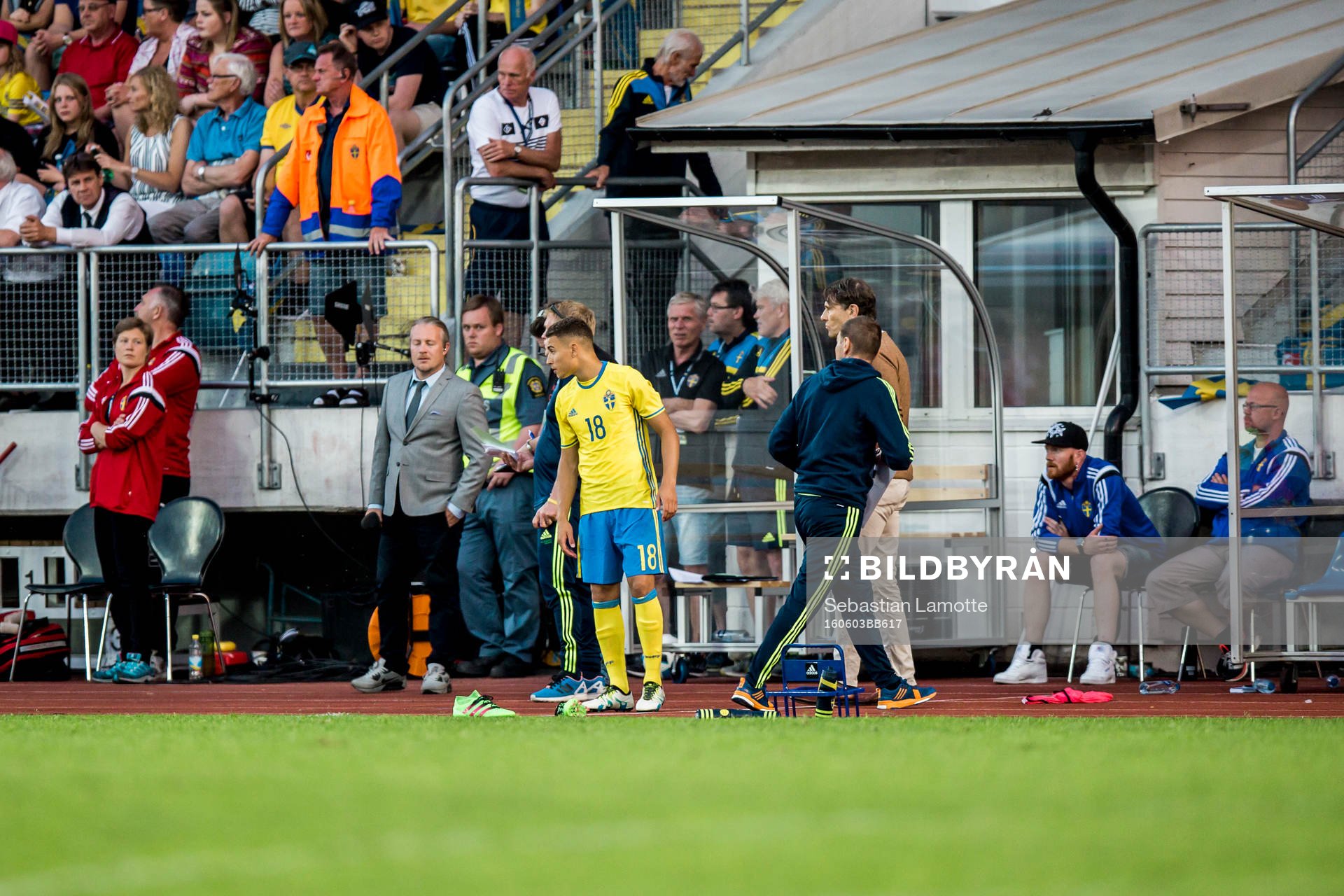 Sveriges Jordan Larsson byts in