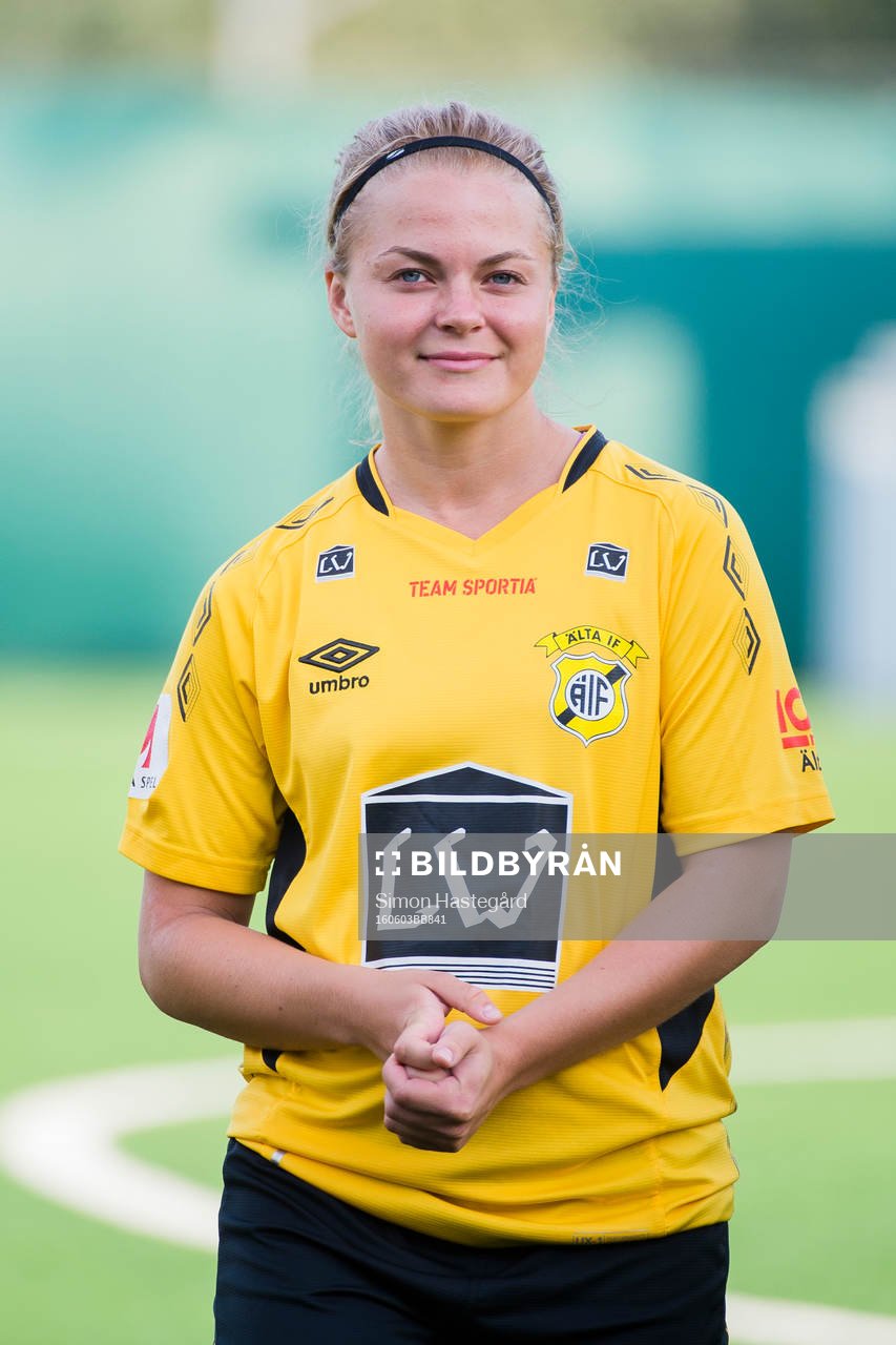  Ältas Josefin Steger under fotbollsmatchen i Elitettan mellan AIK och Älta den 3 juni 2016 i Stockholm.