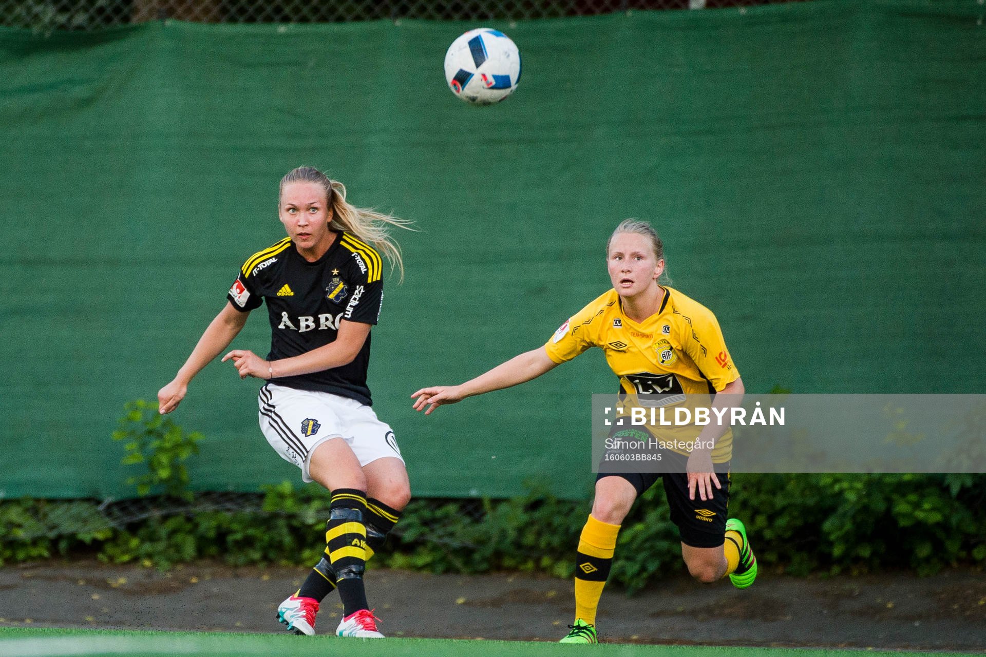 s Elin Sjölander  och Ältas Lina Malmborg