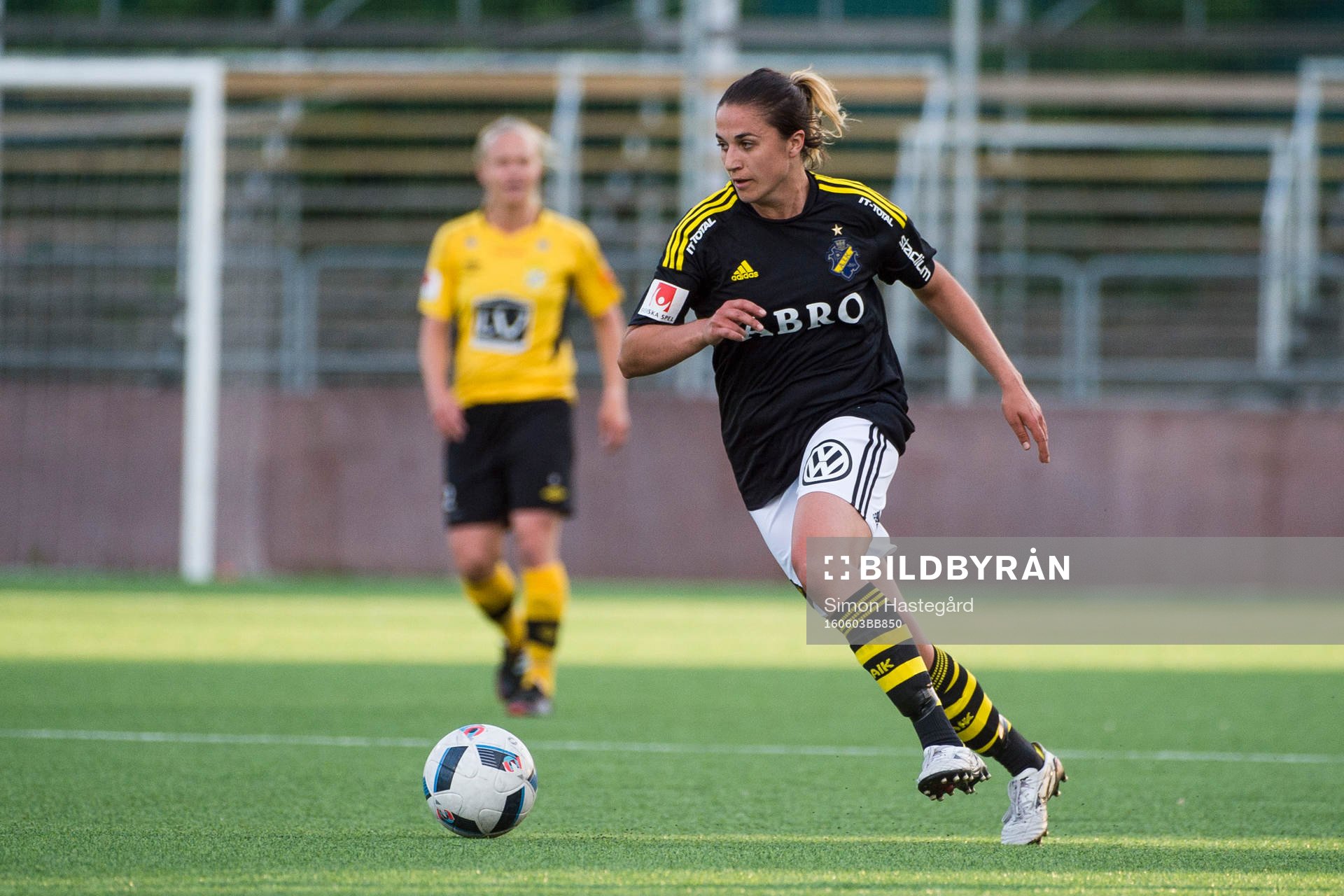 AIK:s Kristine Mangasaryan under fotbollsmatchen i Elitettan mellan AIK och Älta den 3 juni 2016 i Stockholm.