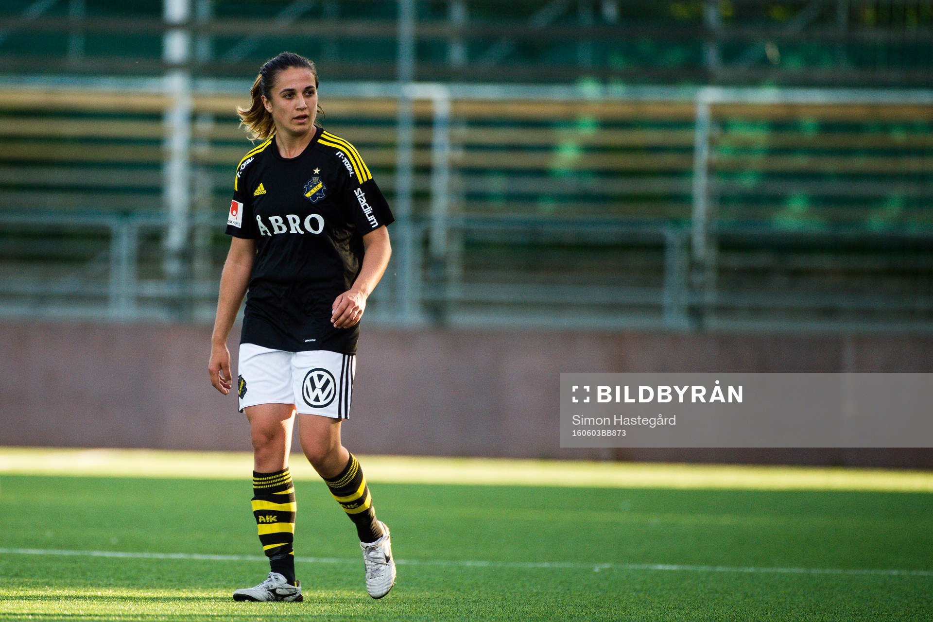 AIK:s Kristine Mangasaryan under fotbollsmatchen i Elitettan mellan AIK och Älta den 3 juni 2016 i Stockholm.