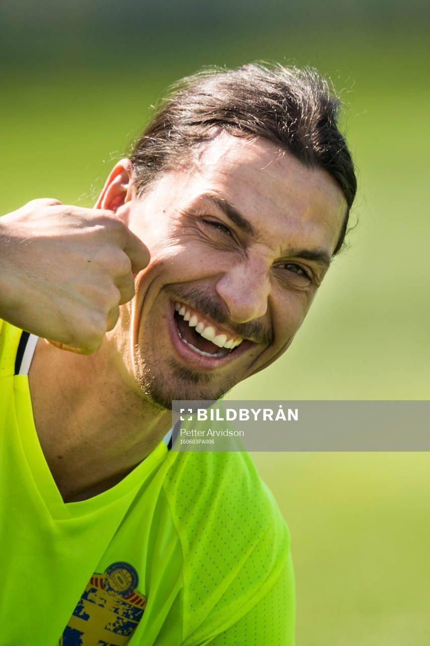 Zlatan Ibrahimovic skrattar