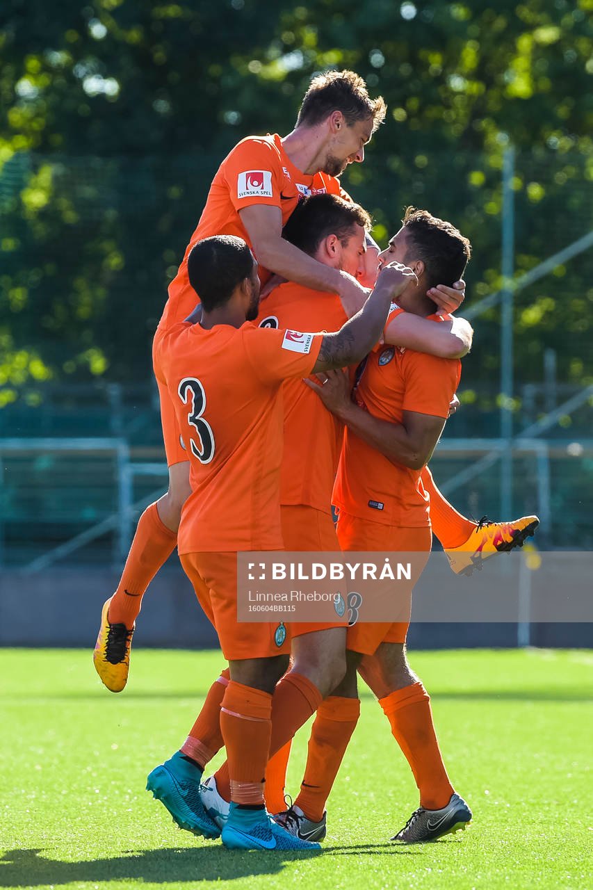 Athletics spelare jublar efter 1-0 av Othman El Kabir under fotbollsmatchen i Superettan mellan AFC United och IK Frej den 4 juni 2016 i Stockholm.