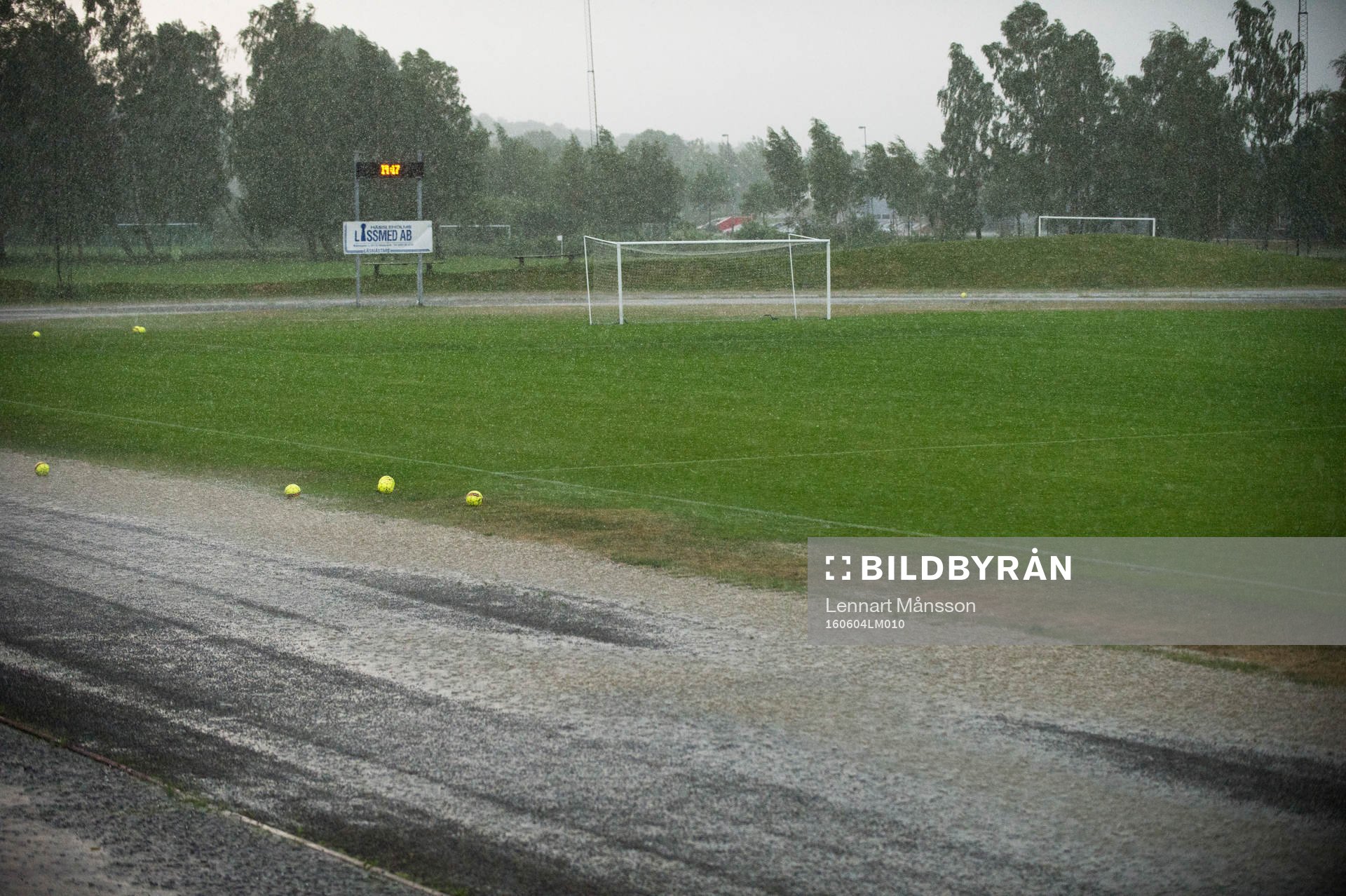  Matchen i division 2 mellan IFK Hässleholm och Lunds BK i Hässleholm 4 juni 2016 blev inställd på grund av regn och åska.