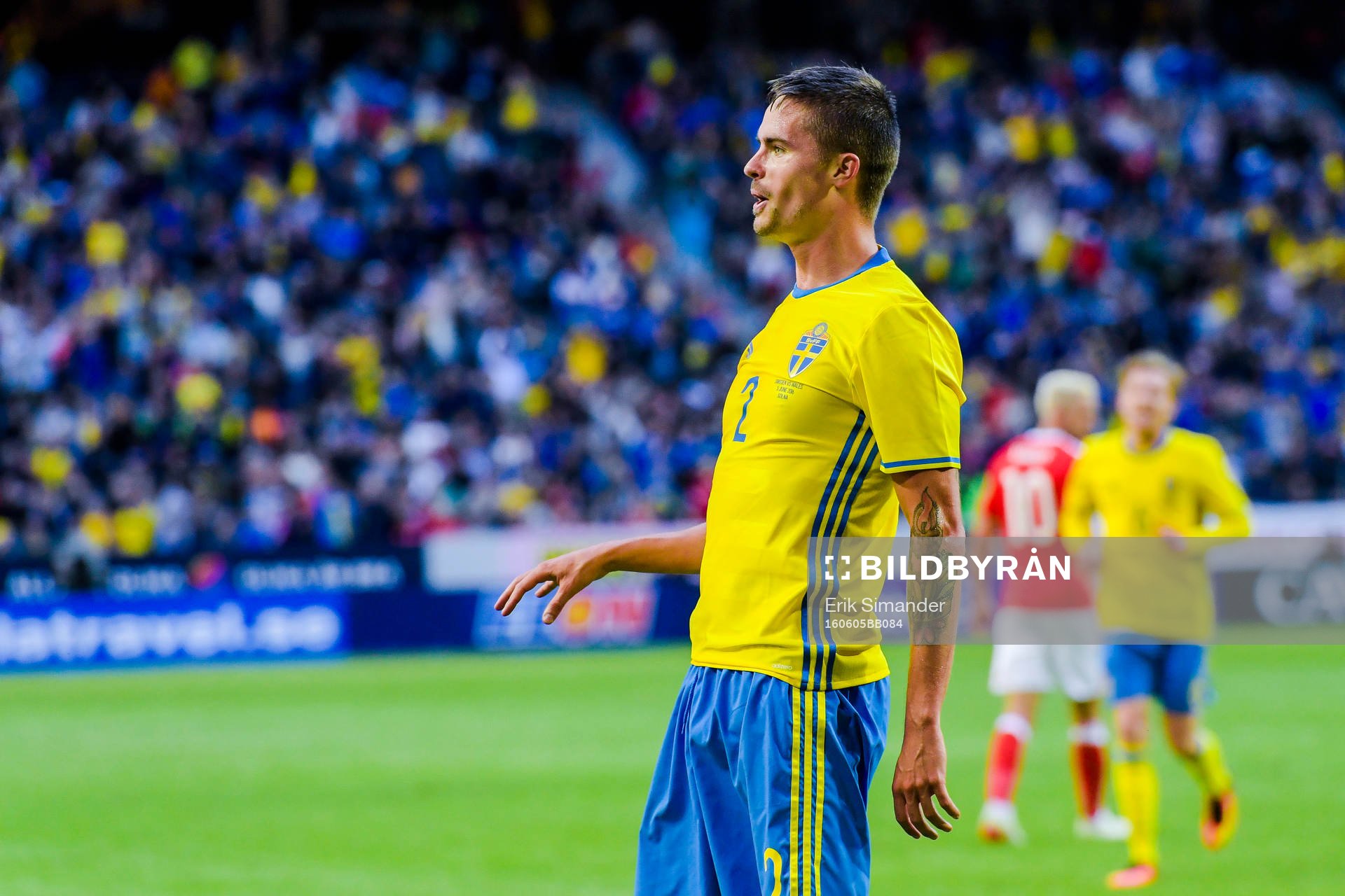 Sveriges Mikael Lustig jublar