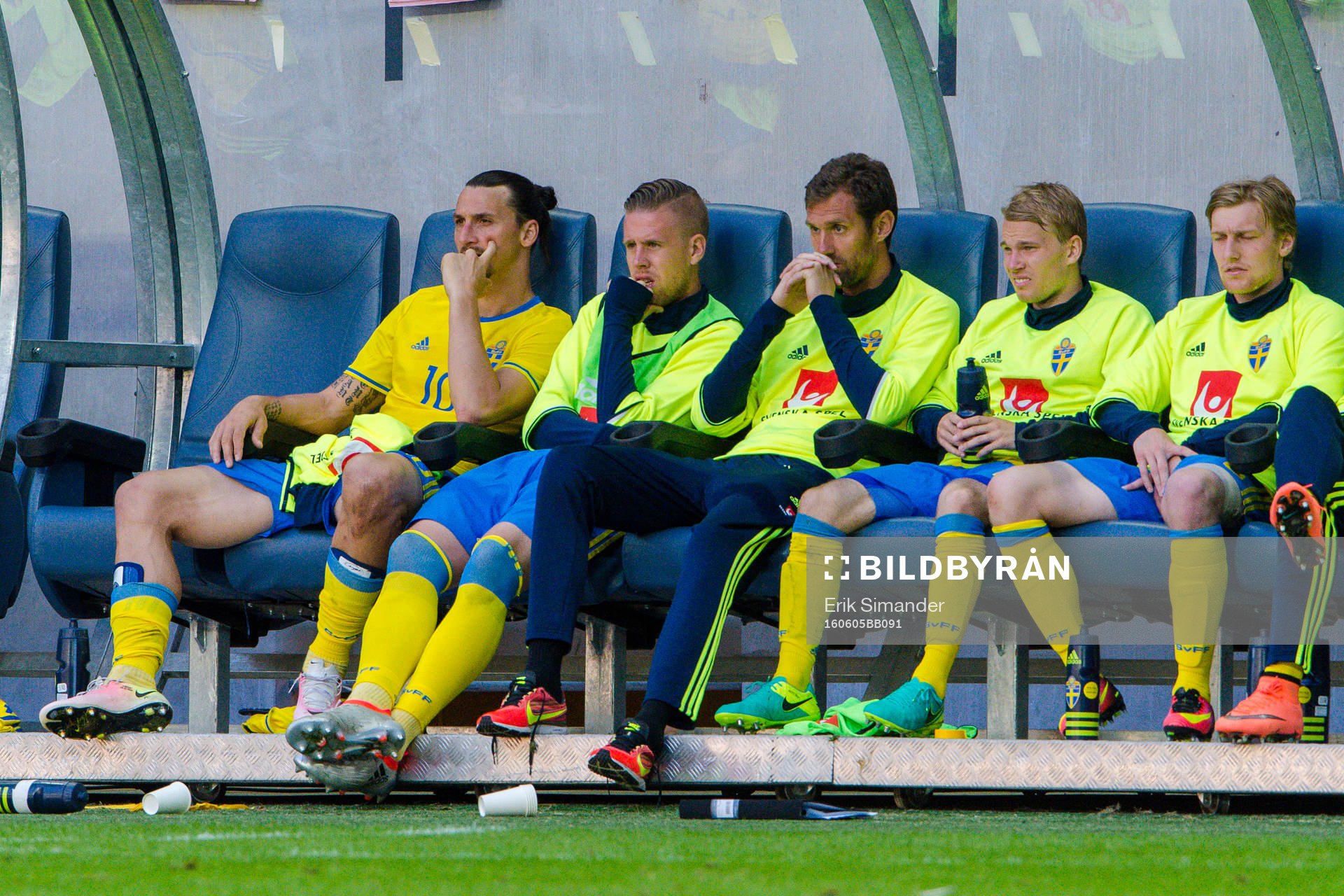 Sveriges Zlatan Ibrahimovic , Pontus Jansson, målvakt