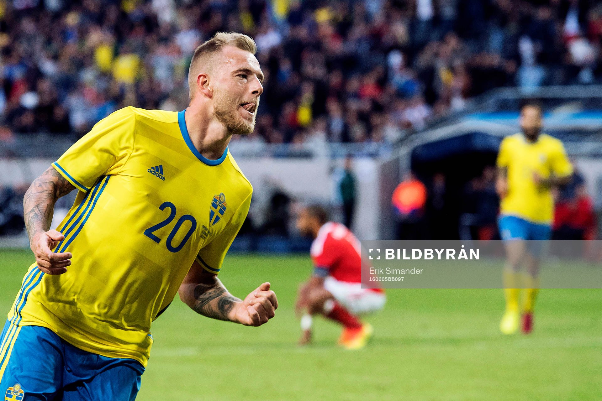 Sveriges John Guidetti jublar efter att ha gjort 3-0 under fotbollslandskampen mellan Sverige och Wales den 5 juni 2016 i Stockholm.