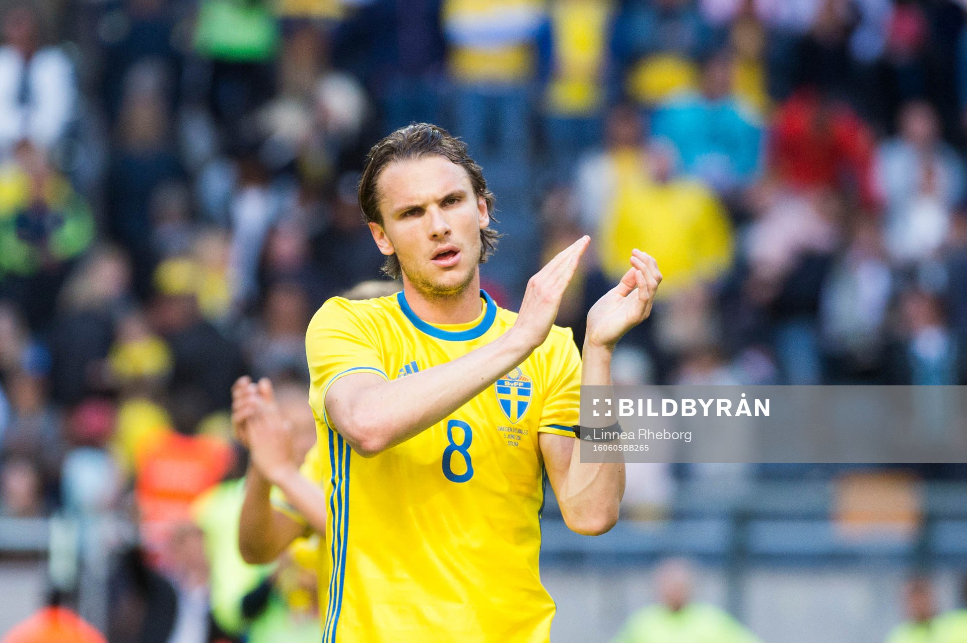 Sveriges Albin Ekdal tackar publiken