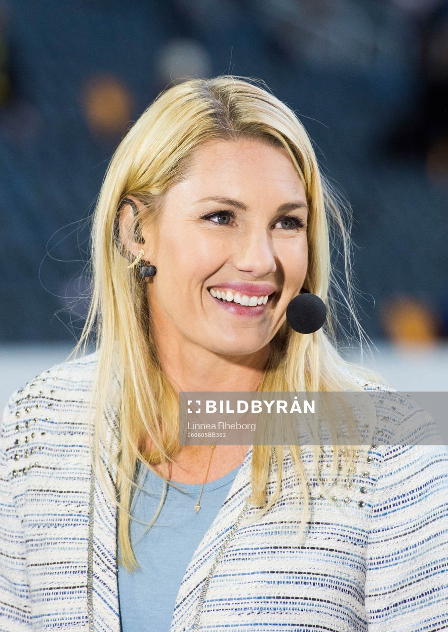 TV4:s expert Hanna Marklund i TV4:s studio under fotbollslandskampen mellan Sverige och Wales den 5 juni 2016 i Stockholm.