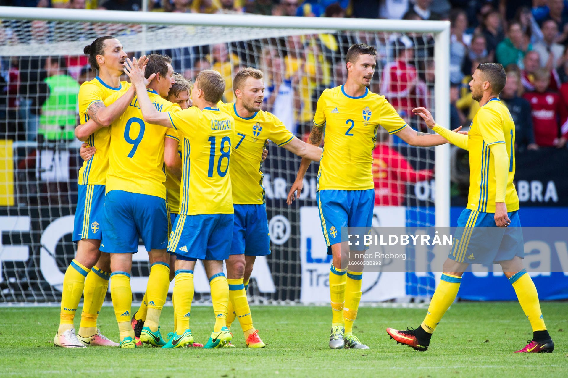 Sveriges Zlatan Ibrahimovic, Emil Forsberg, Kim