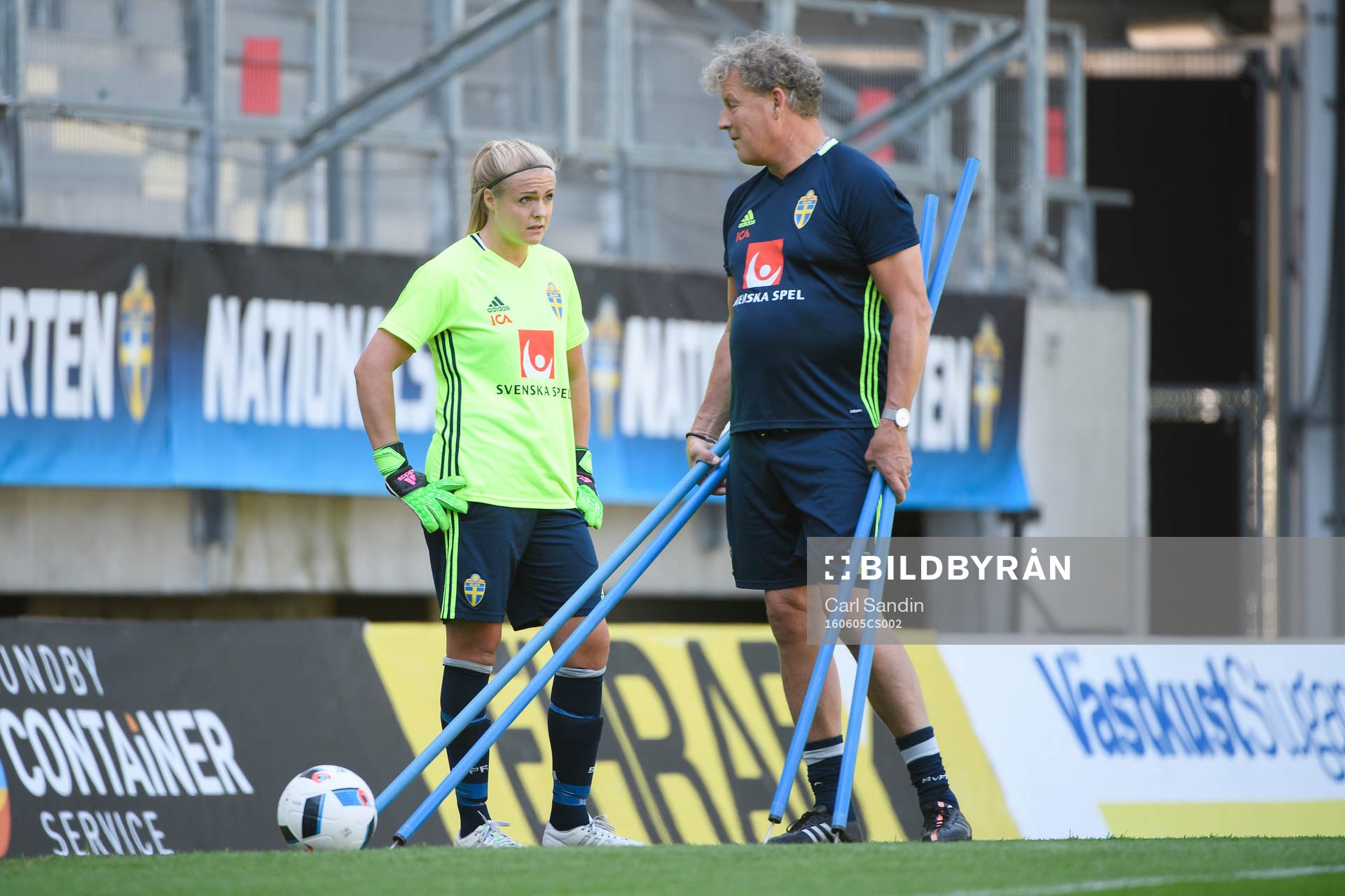 Hilda Carlén och målvaktstränare Mikael Olsson