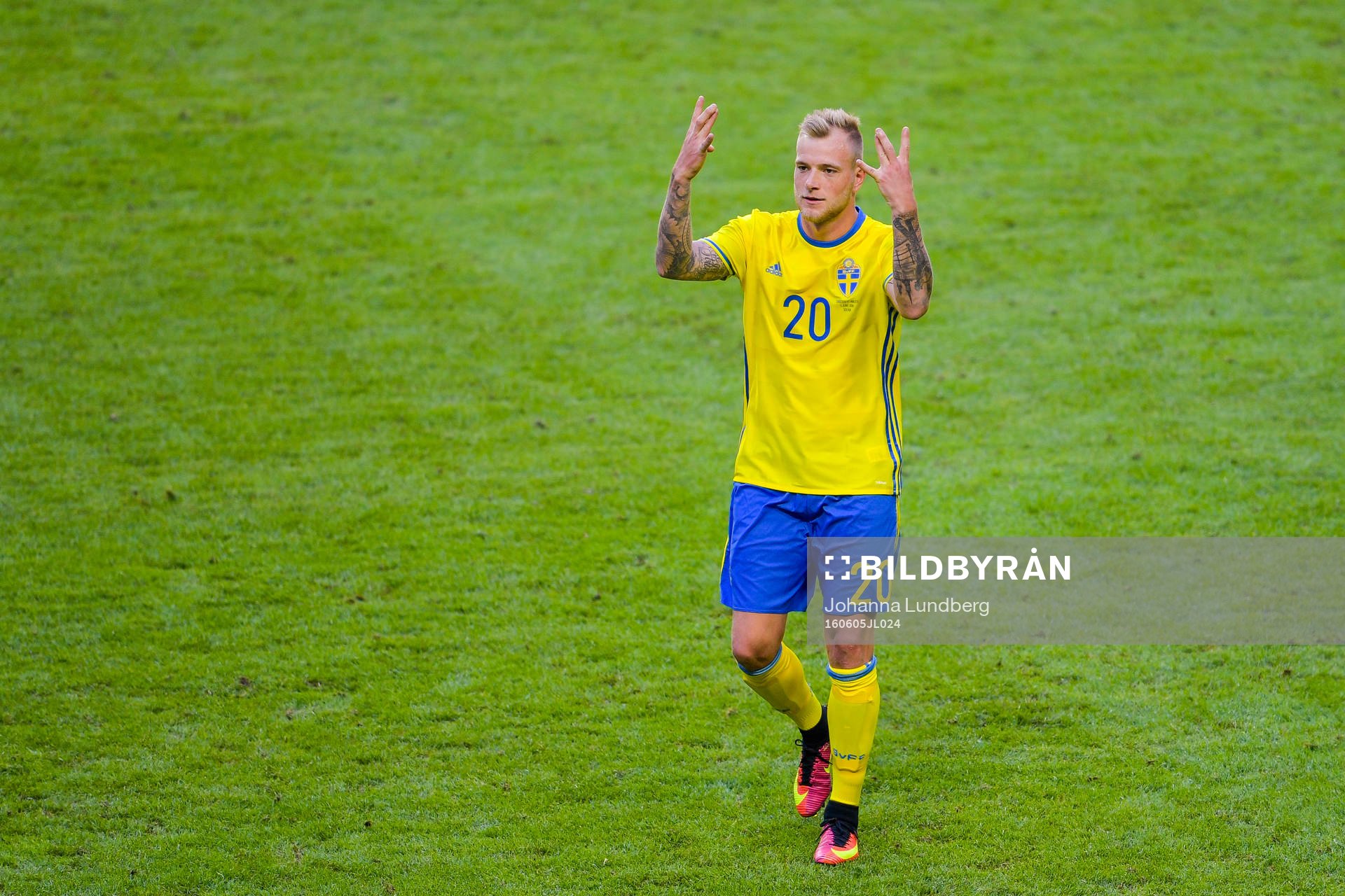 Sveriges John Guidetti  tackar publiken