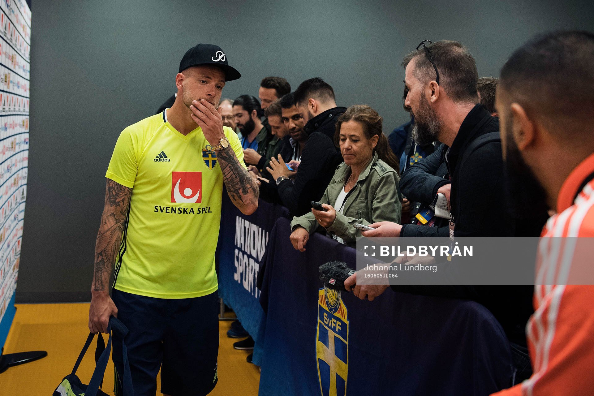 Sveriges John Guidetti i mixade zonen