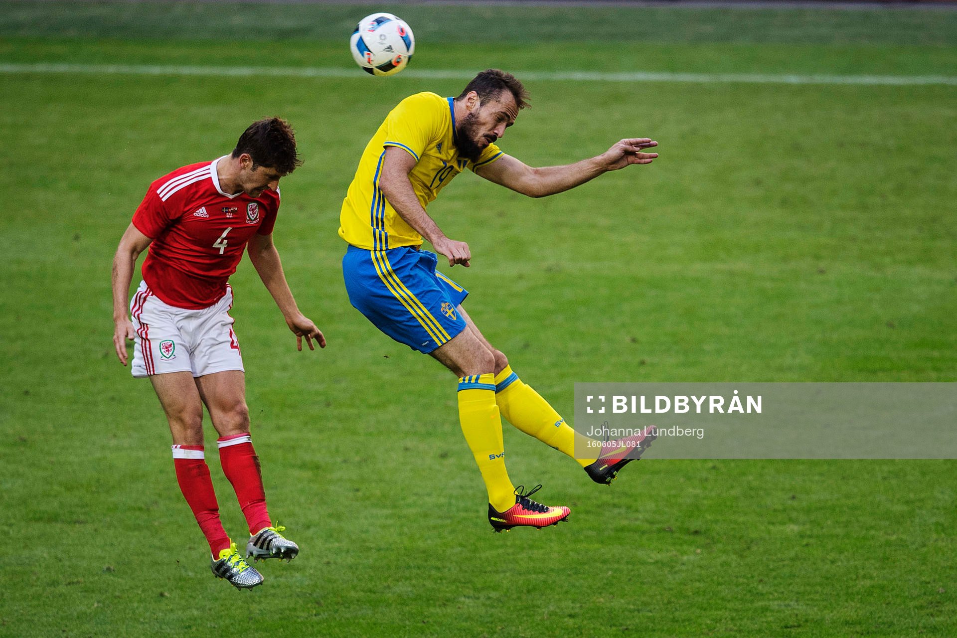 Wales Ben Davies och Sveriges Emir Kujovic