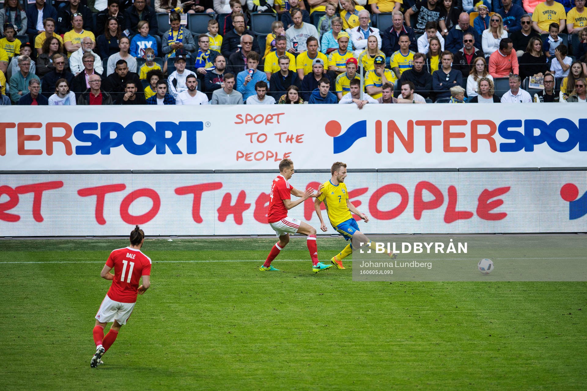Reklam för Intersport under fotbollslandskampen mellan Sverige och Wales den 5 juni 2016 i Stockholm.