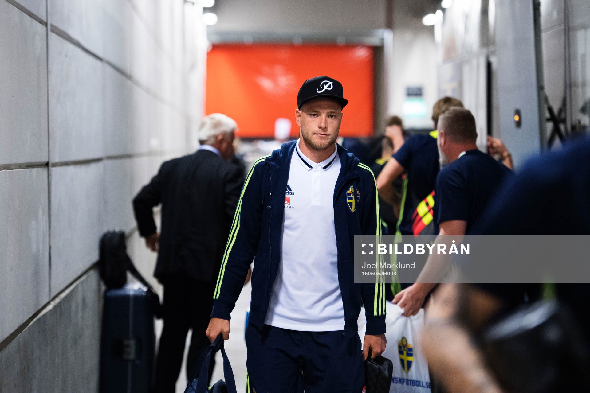 Sveriges John Guidetti anländer med laget till arenan