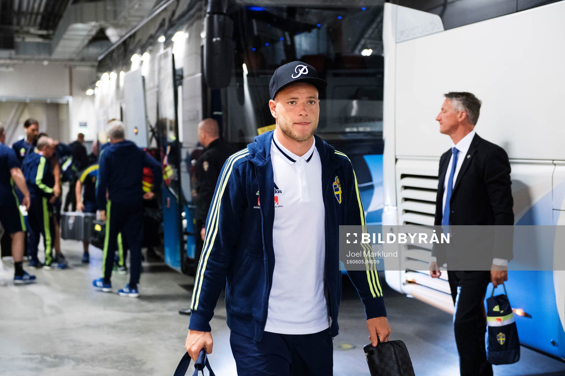 Sveriges John Guidetti anländer med laget till arenan