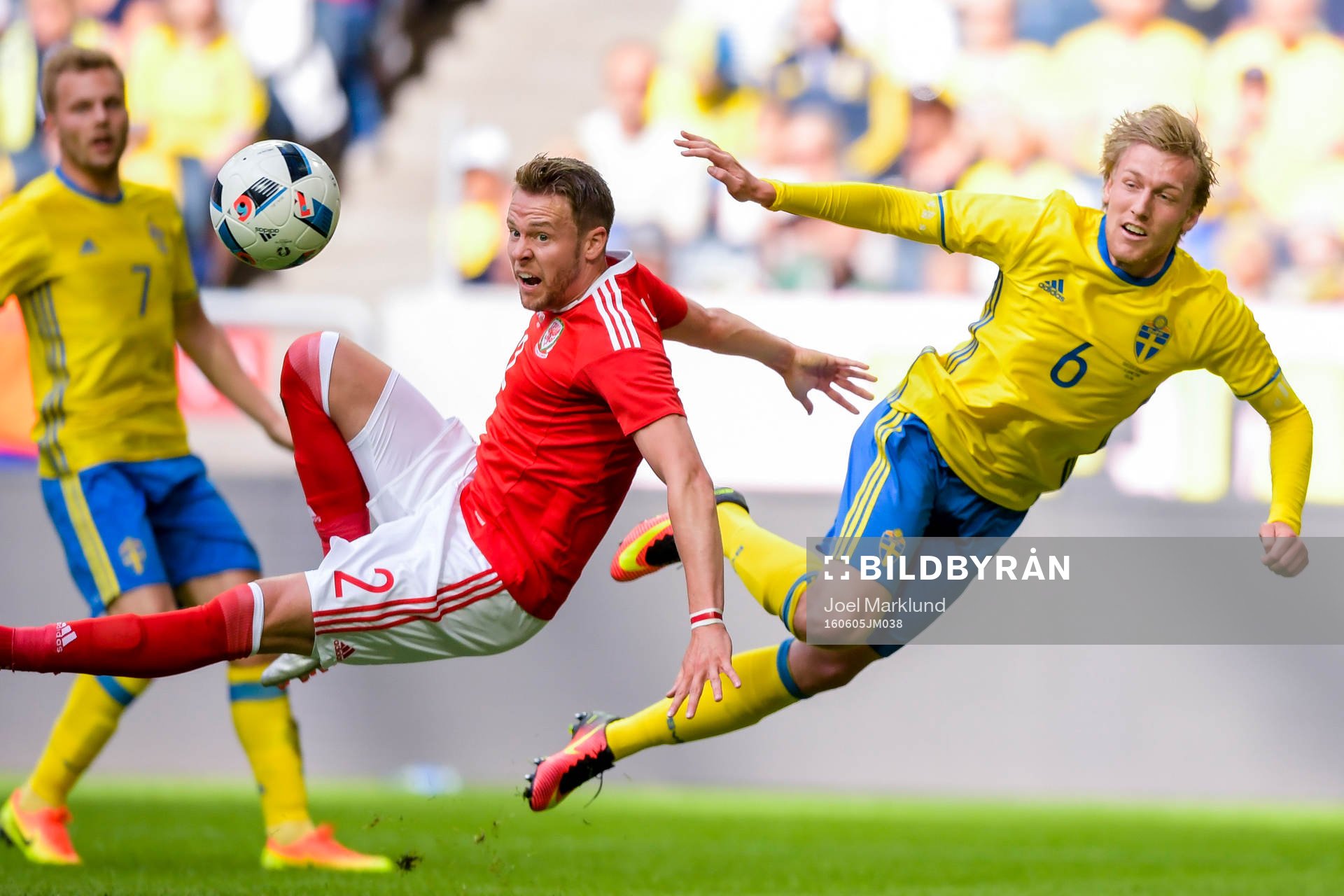 Wales Chris Gunter och Sveriges Emil Forsberg