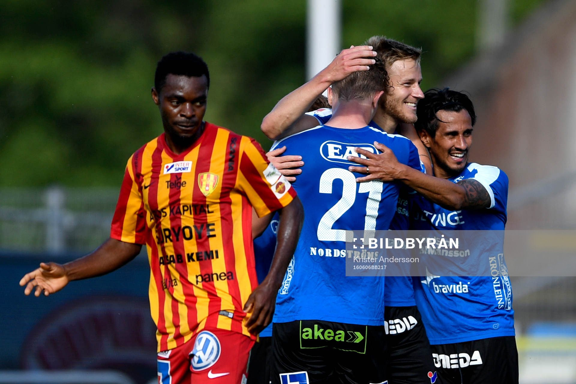Halmstads Alexander Ruud Tveter jublar med lagkamrater