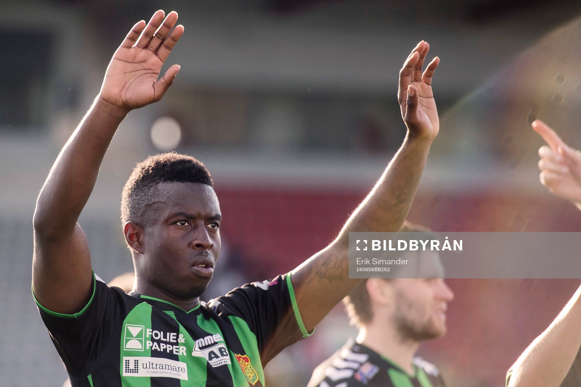 GAIS Kieron Cadogan tackar publiken efter fotbollsmatchen i Superettan mellan Assyriska och GAIS den 6 juni 2016 i Södertälje.