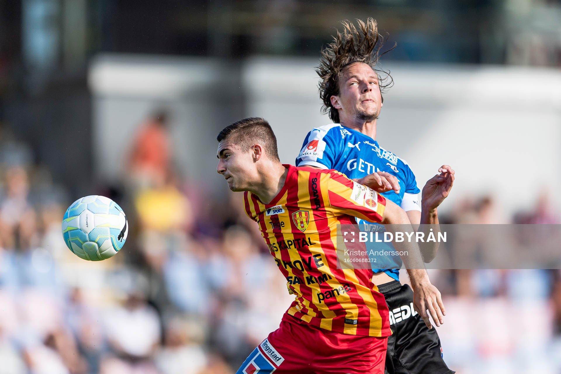 Syrianskas Marko Nikolic  och Halmstads Fredrik Liverstam