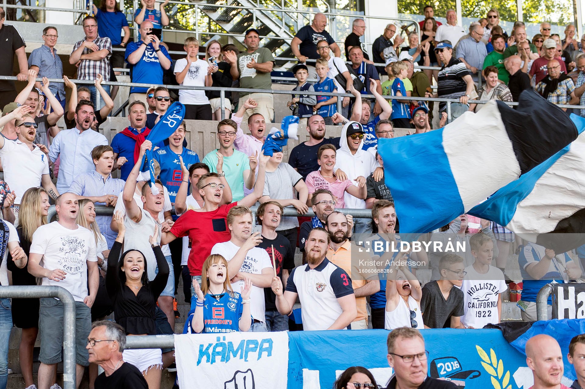 Halmstads supportrar jublar